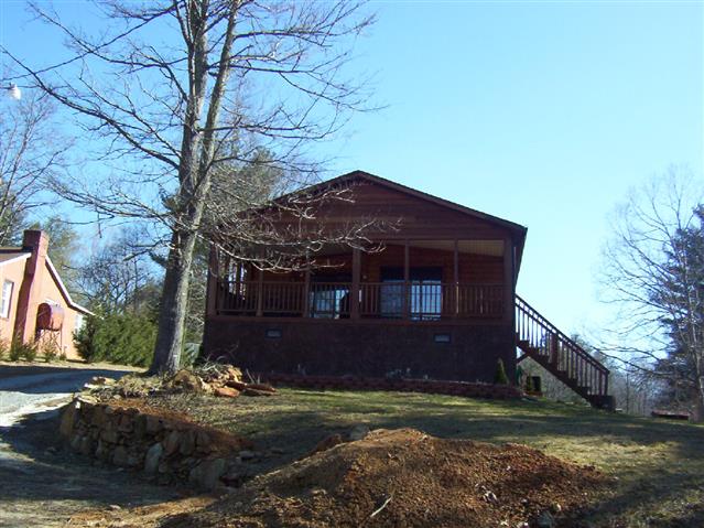 A picture of the property located at 9 FIELDTOP LN, ARDEN NC 28704.