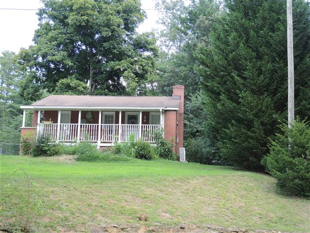 A picture of the property located at 15 FIELDTOP LN, ARDEN NC 28704.