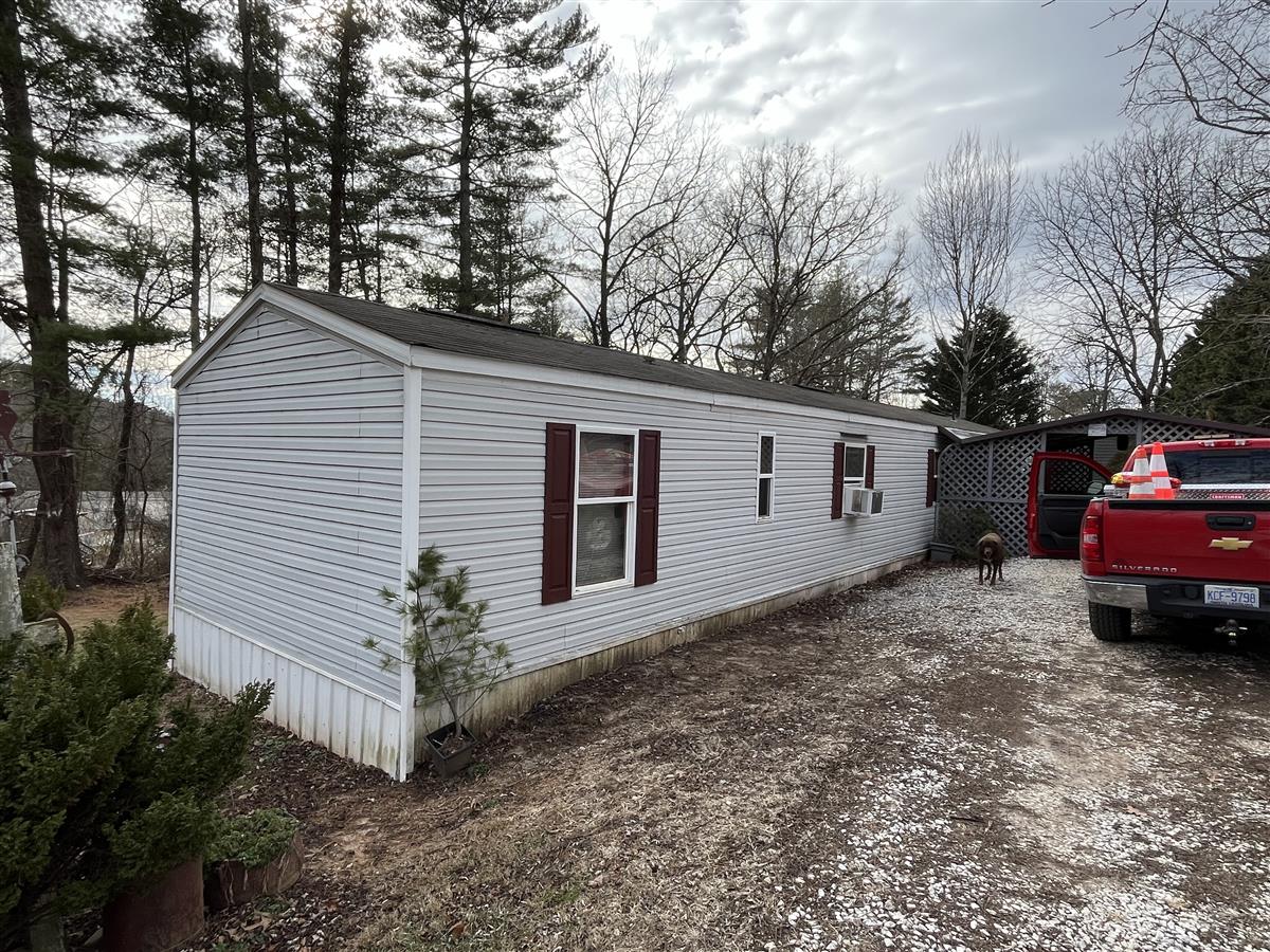 A picture of the property located at 109 LOWER FIELD DR, ARDEN NC 28704.