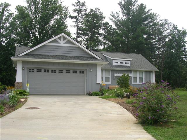 A picture of the property located at 25 SUNVIEW CIR, ARDEN NC 28704.