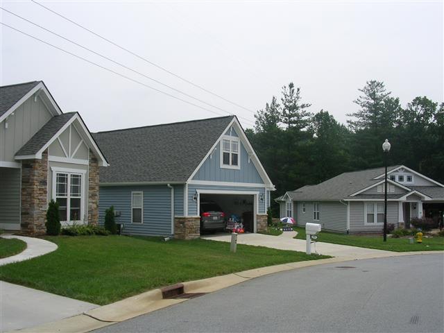 A picture of the property located at 39 SUNVIEW CIR, ARDEN NC 28704.