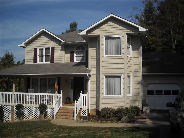 A picture of the property located at 4 MEADOWS CIR, ARDEN NC 28704.