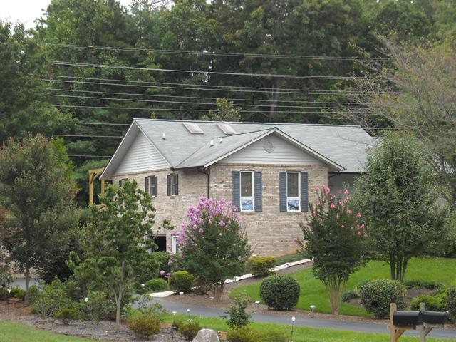 A picture of the property located at 10 MEADOWS CIR, ARDEN NC 28704.