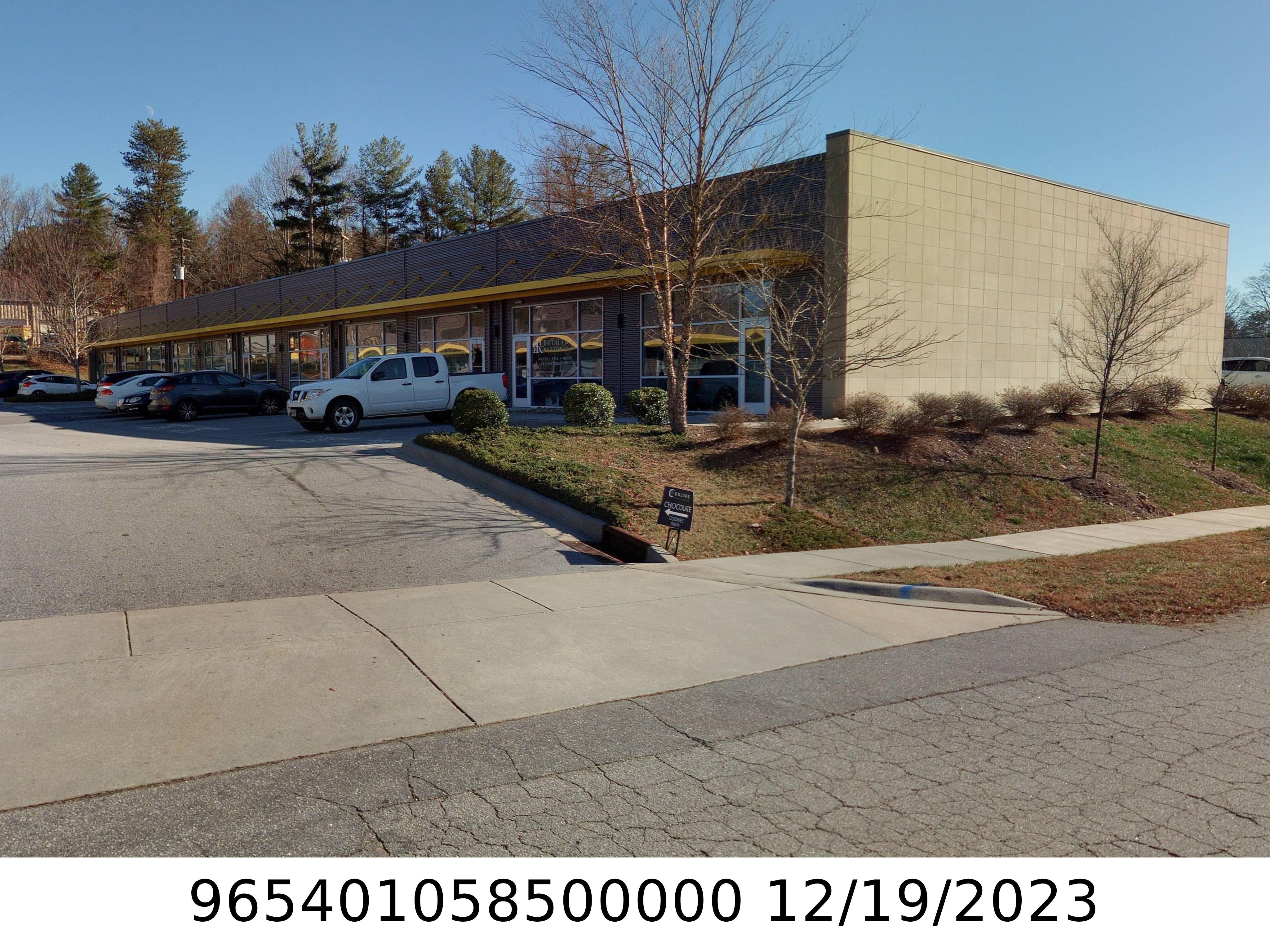 A picture of the property located at 16 GLENN WILLOW DR, ARDEN NC 28704.
