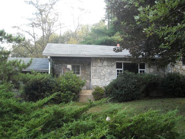 A picture of the property located at 5 BLAKE DR ASHEVILLE NC.