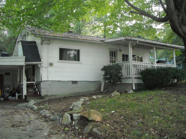 A picture of the property located at 7 BLAKE DR ASHEVILLE NC.