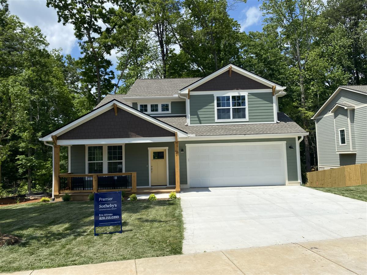 A picture of the property located at 39 MYRTLE LEE CV, ARDEN NC 28704.