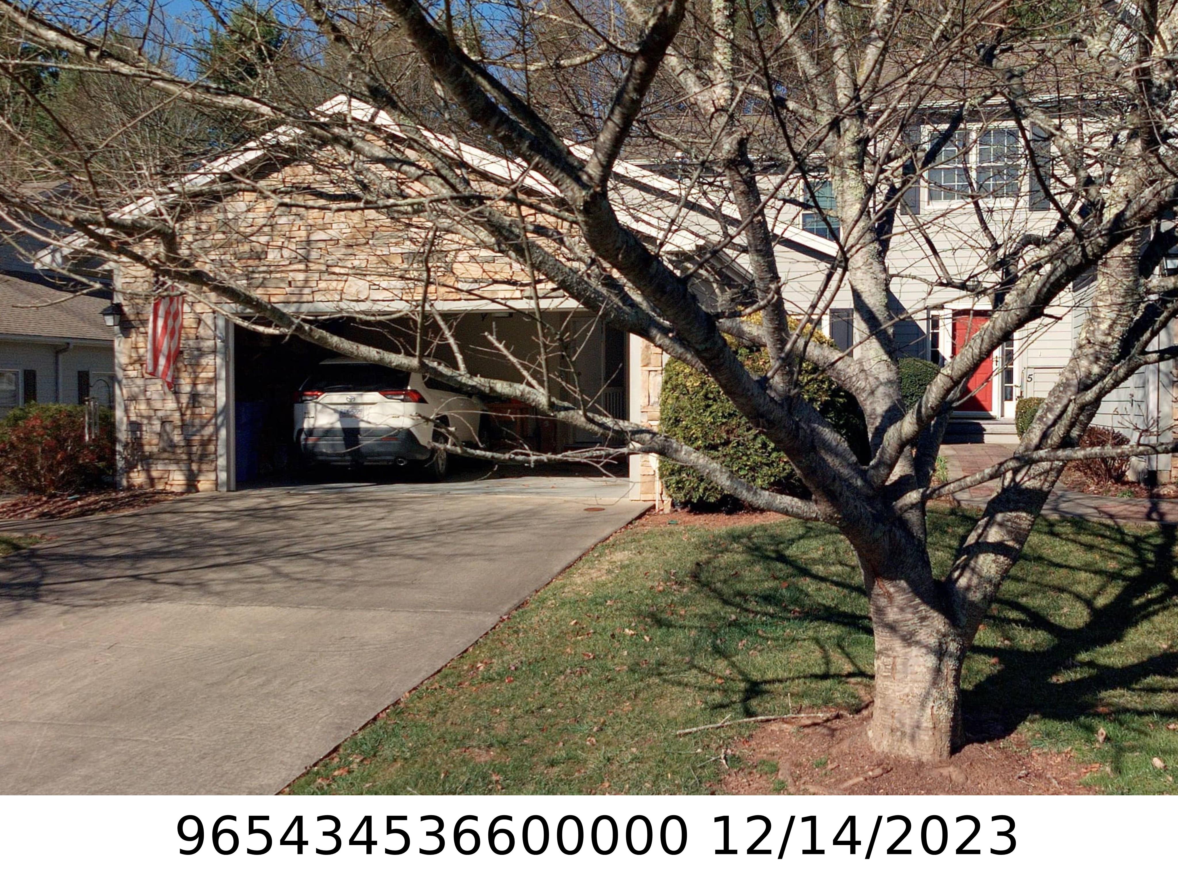 A picture of the property located at 7 HOLIDAY DR, ARDEN NC 28704.