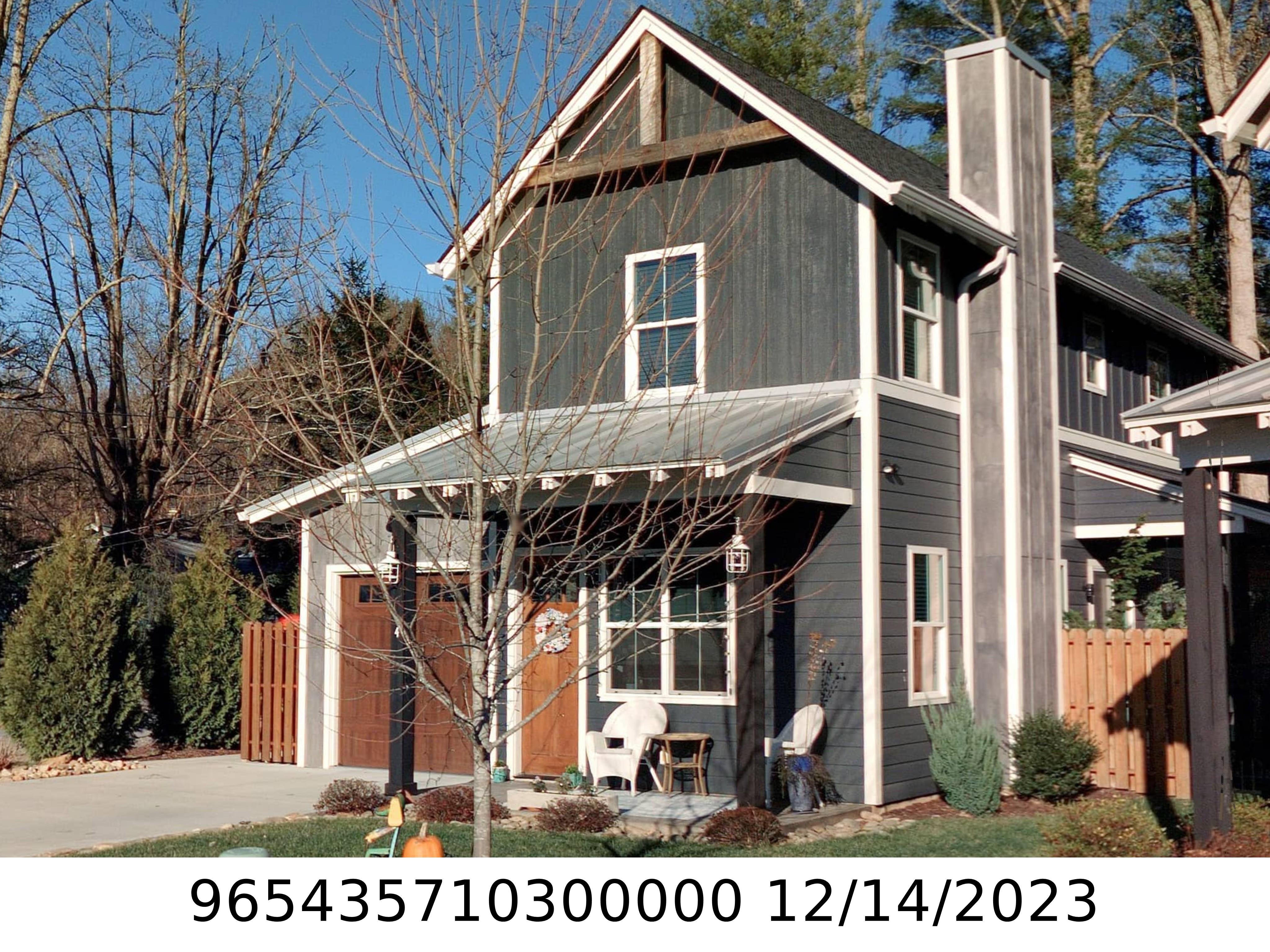 A picture of the property located at 4 PHILLIP LN, ARDEN NC 28704.