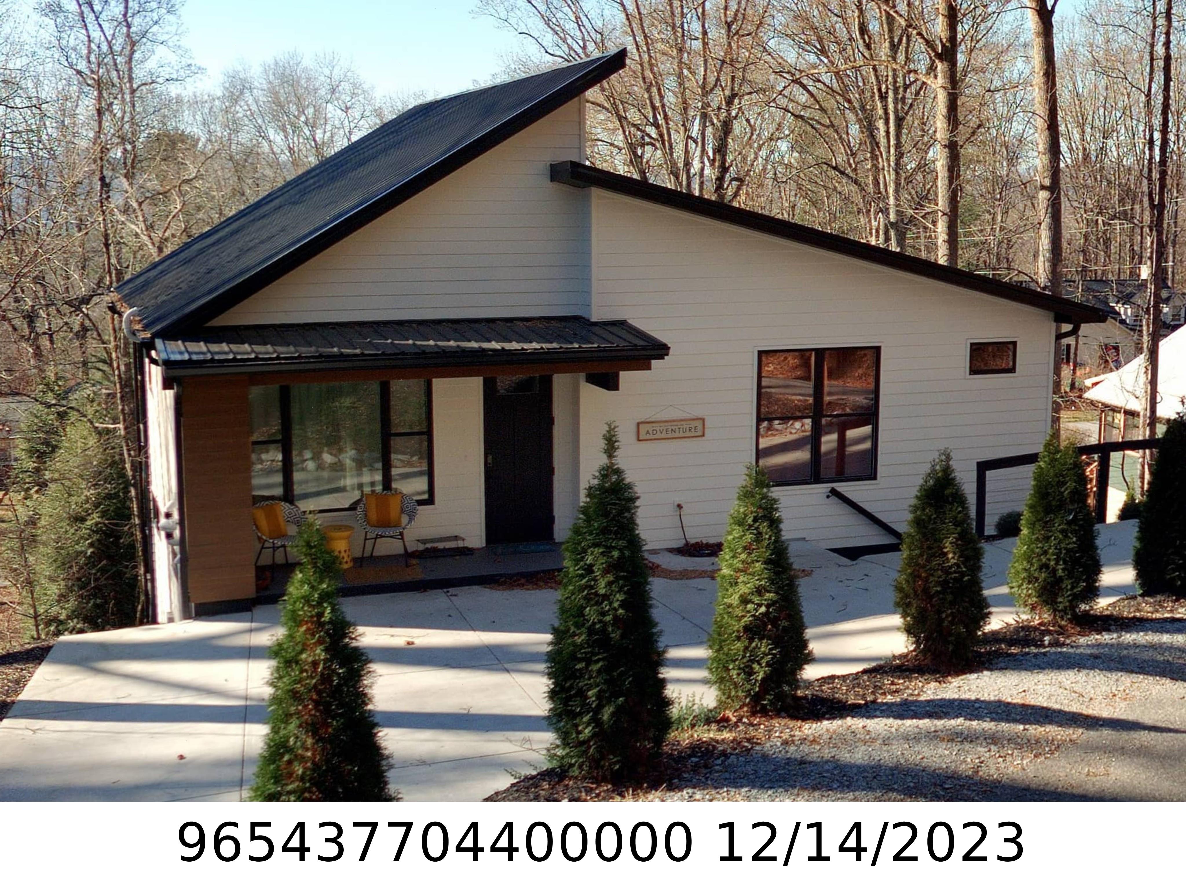 A picture of the property located at 6 RHODODENDRON DR, ARDEN NC 28704.