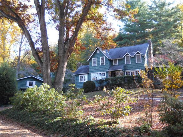 A picture of the property located at 109 RATHFARNHAM CIR, ASHEVILLE NC 28803.