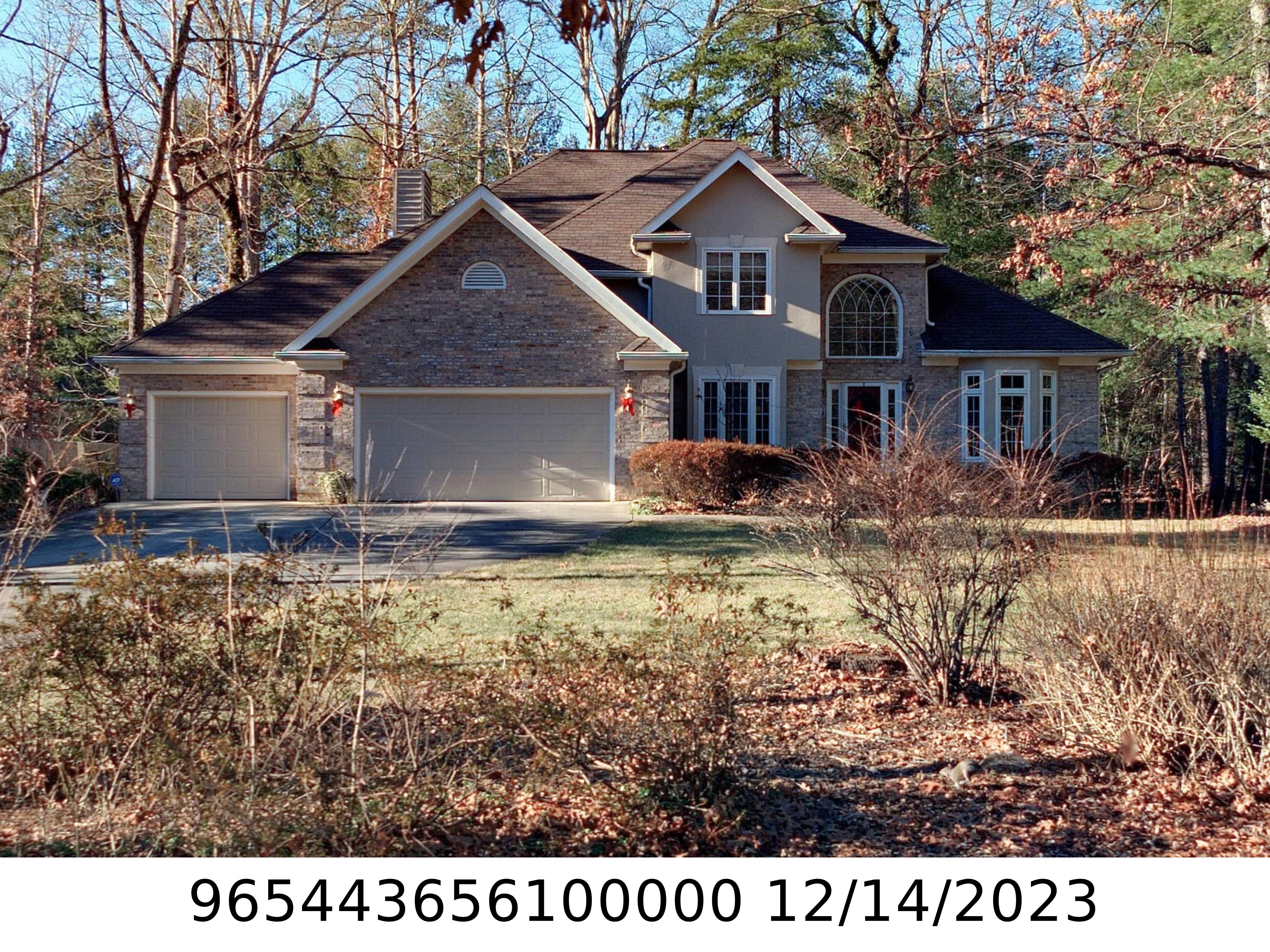 A picture of the property located at 8 QUAIL HOLLOW DR, ARDEN NC 28704.