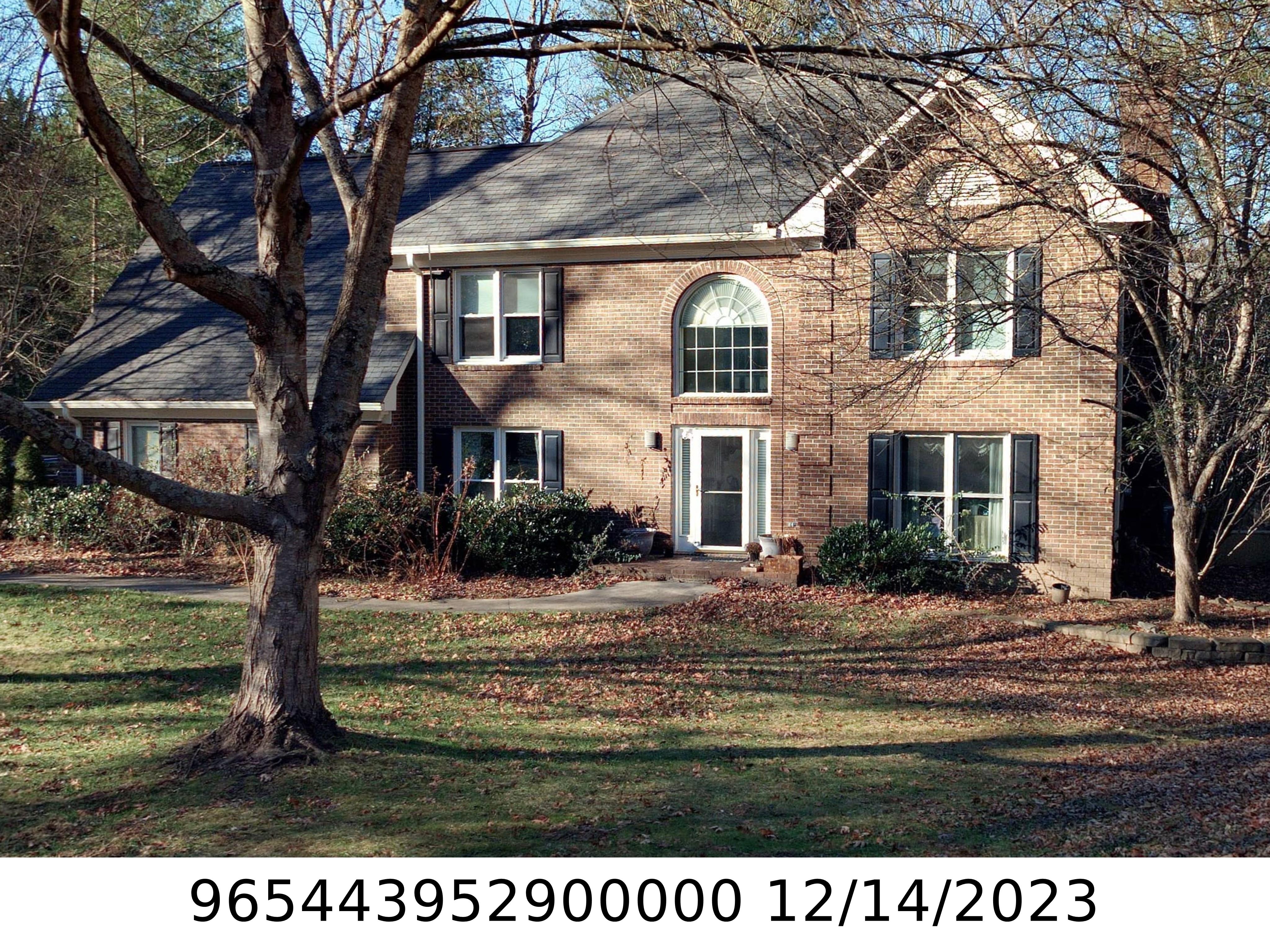 A picture of the property located at 4 QUAIL HOLLOW DR, ARDEN NC 28704.