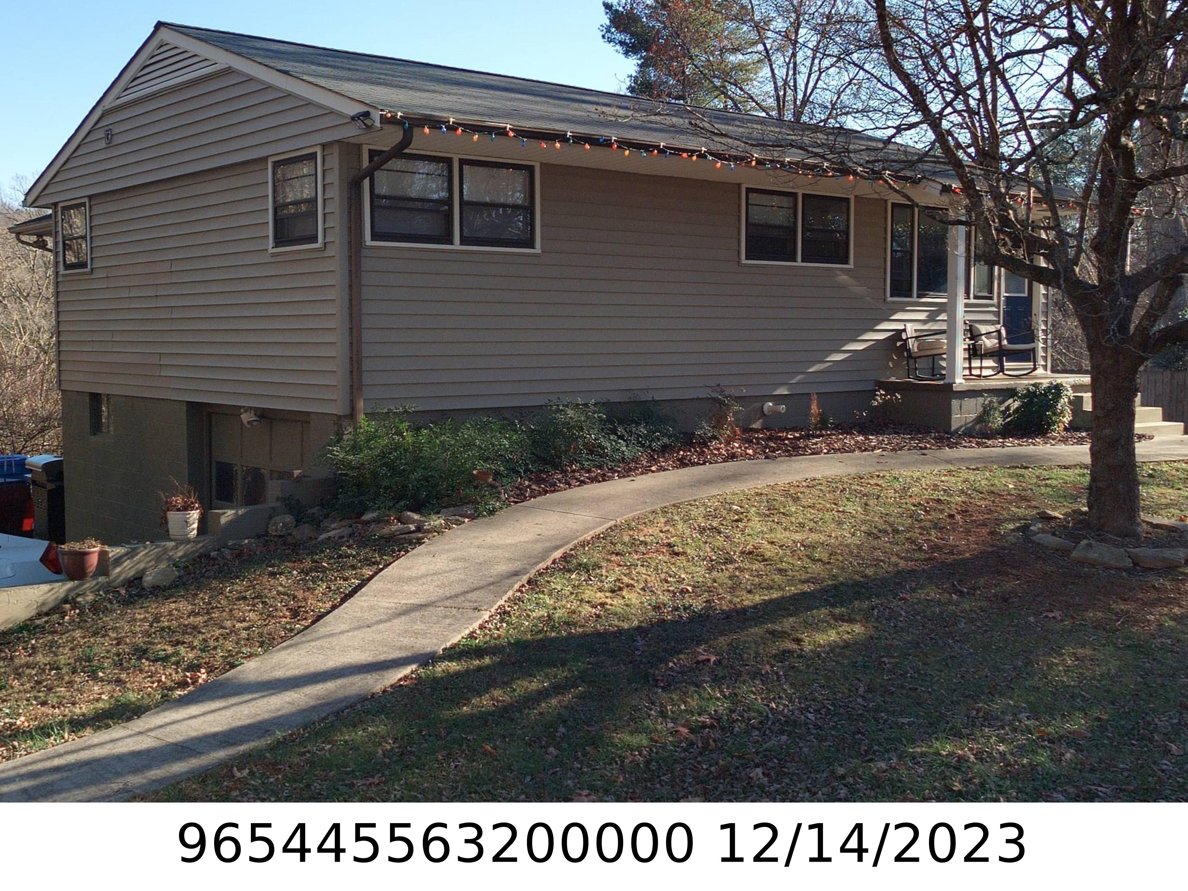 A picture of the property located at 302 SYCAMORE DR, ARDEN NC 28704.
