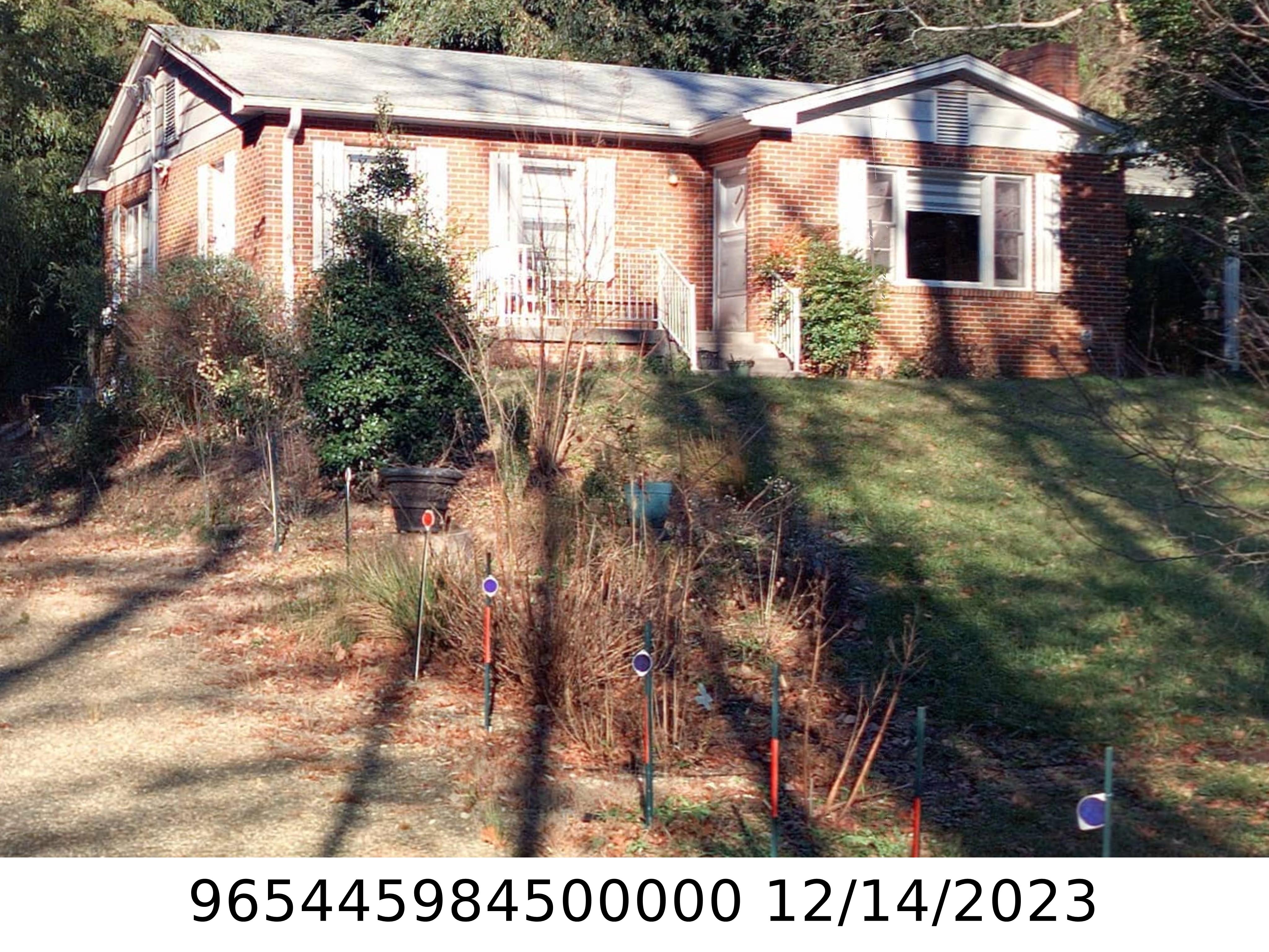 A picture of the property located at 337 SYCAMORE DR, ARDEN NC 28704.
