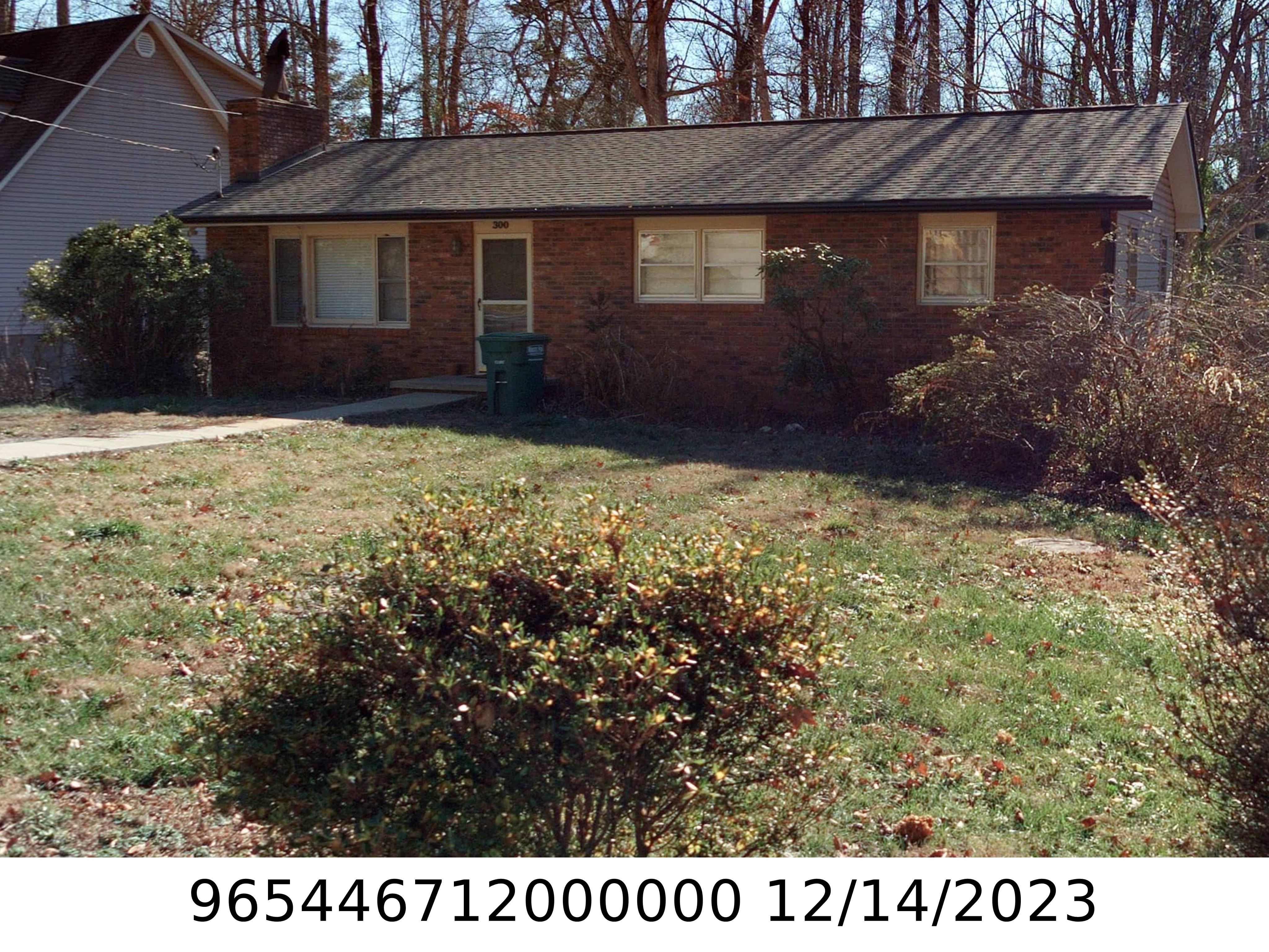 A picture of the property located at 300 ROYAL PINES DR, ARDEN NC 28704.