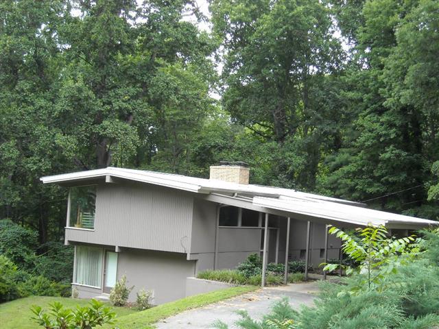 A picture of the property located at 30 RHODODENDRON DR, ARDEN NC 28704.