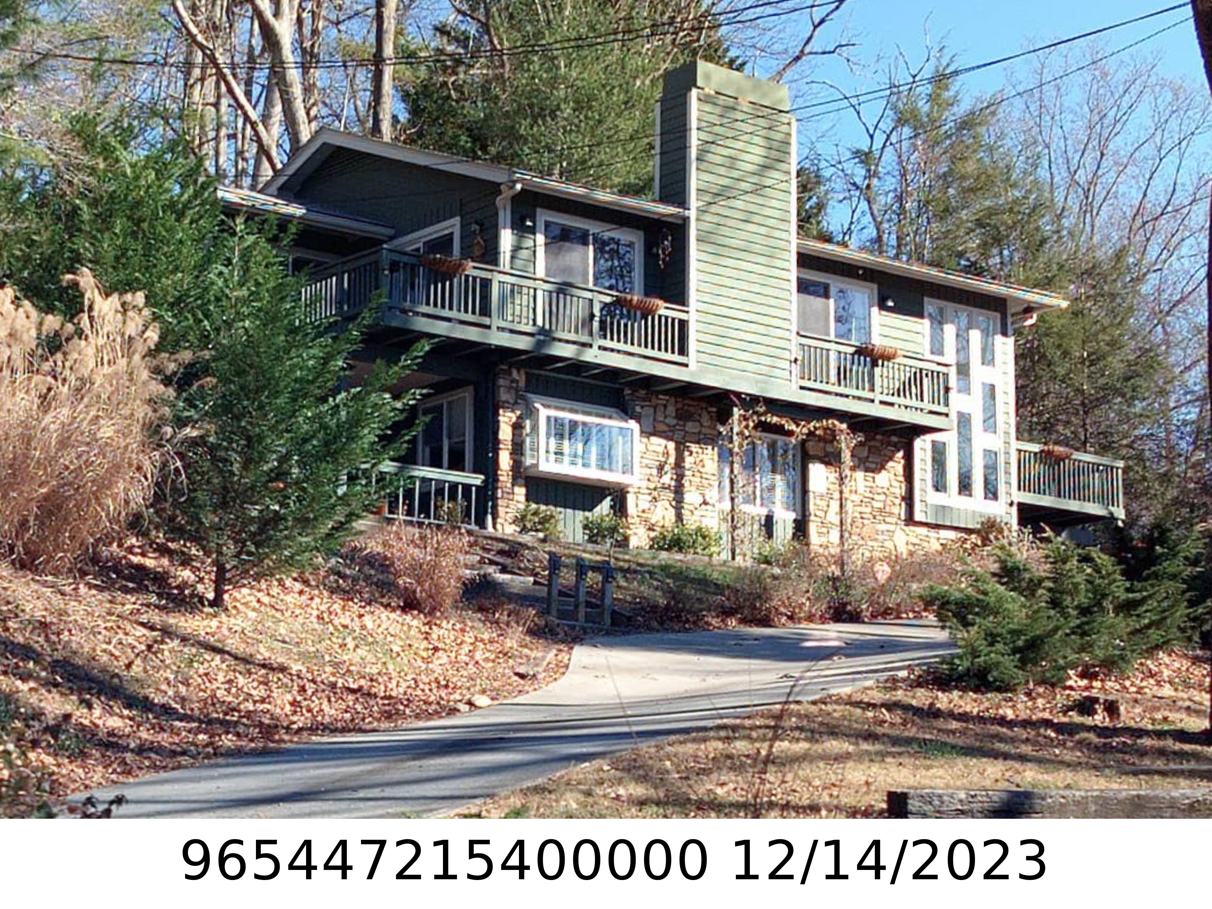 A picture of the property located at 25 RHODODENDRON DR, ARDEN NC 28704.