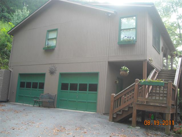 A picture of the property located at 23 RHODODENDRON DR, ARDEN NC 28704.