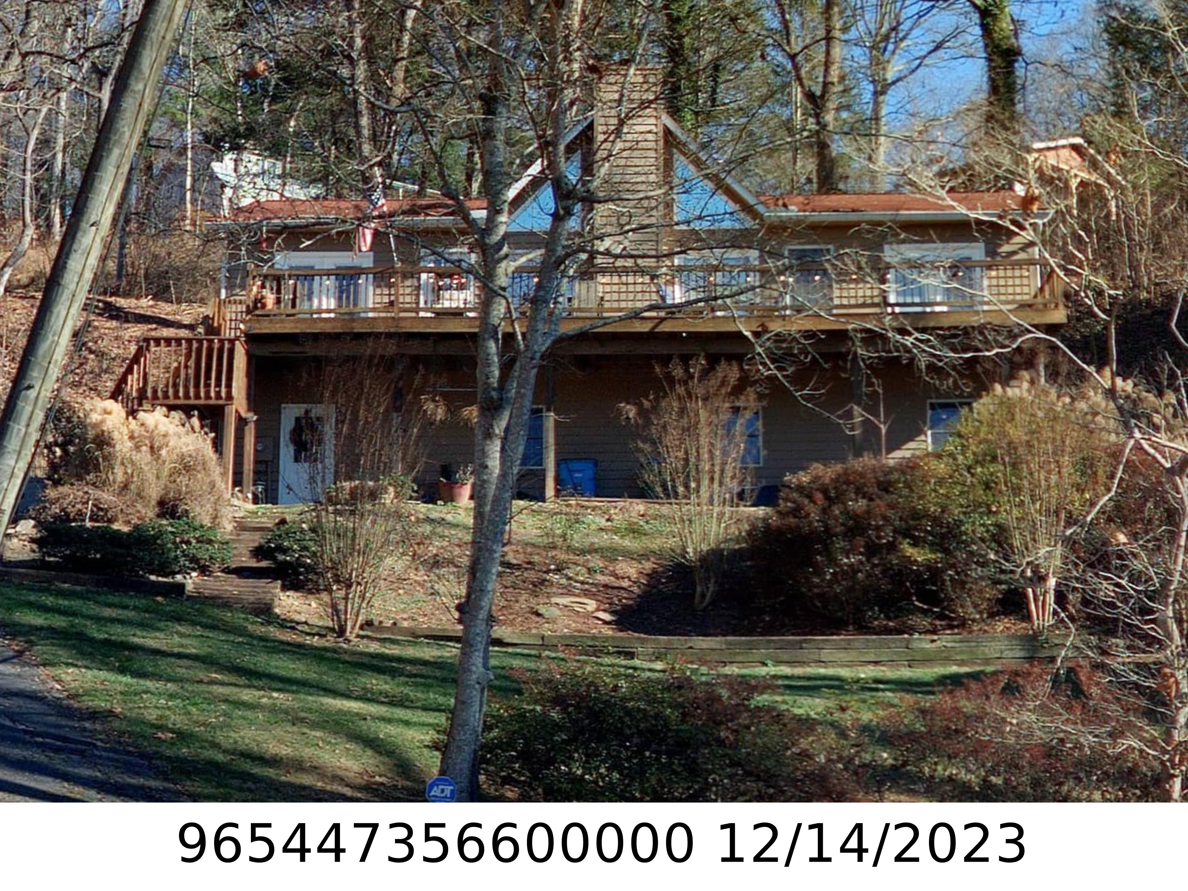 A picture of the property located at 41 RHODODENDRON DR, ARDEN NC 28704.