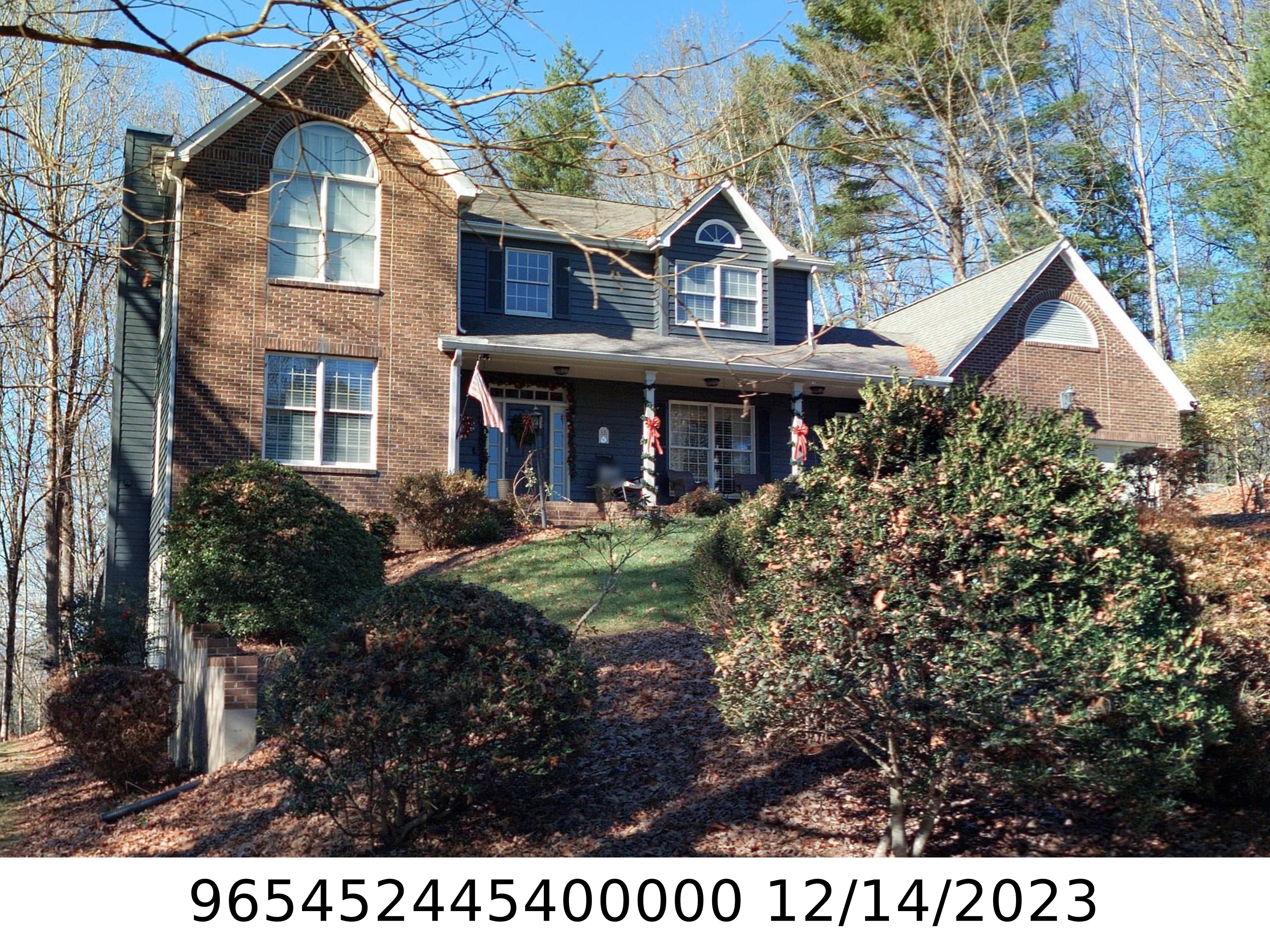 A picture of the property located at 42 GLEN COVE DR, ARDEN NC 28704.