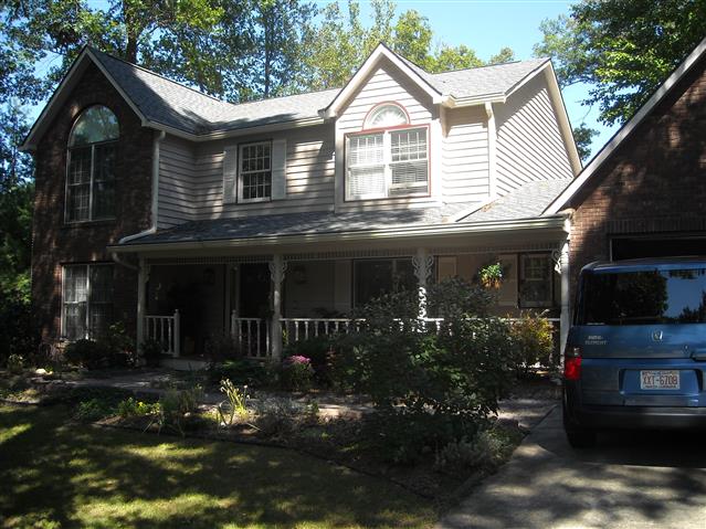 A picture of the property located at 2 QUAIL HOLLOW DR ASHEVILLE NC.