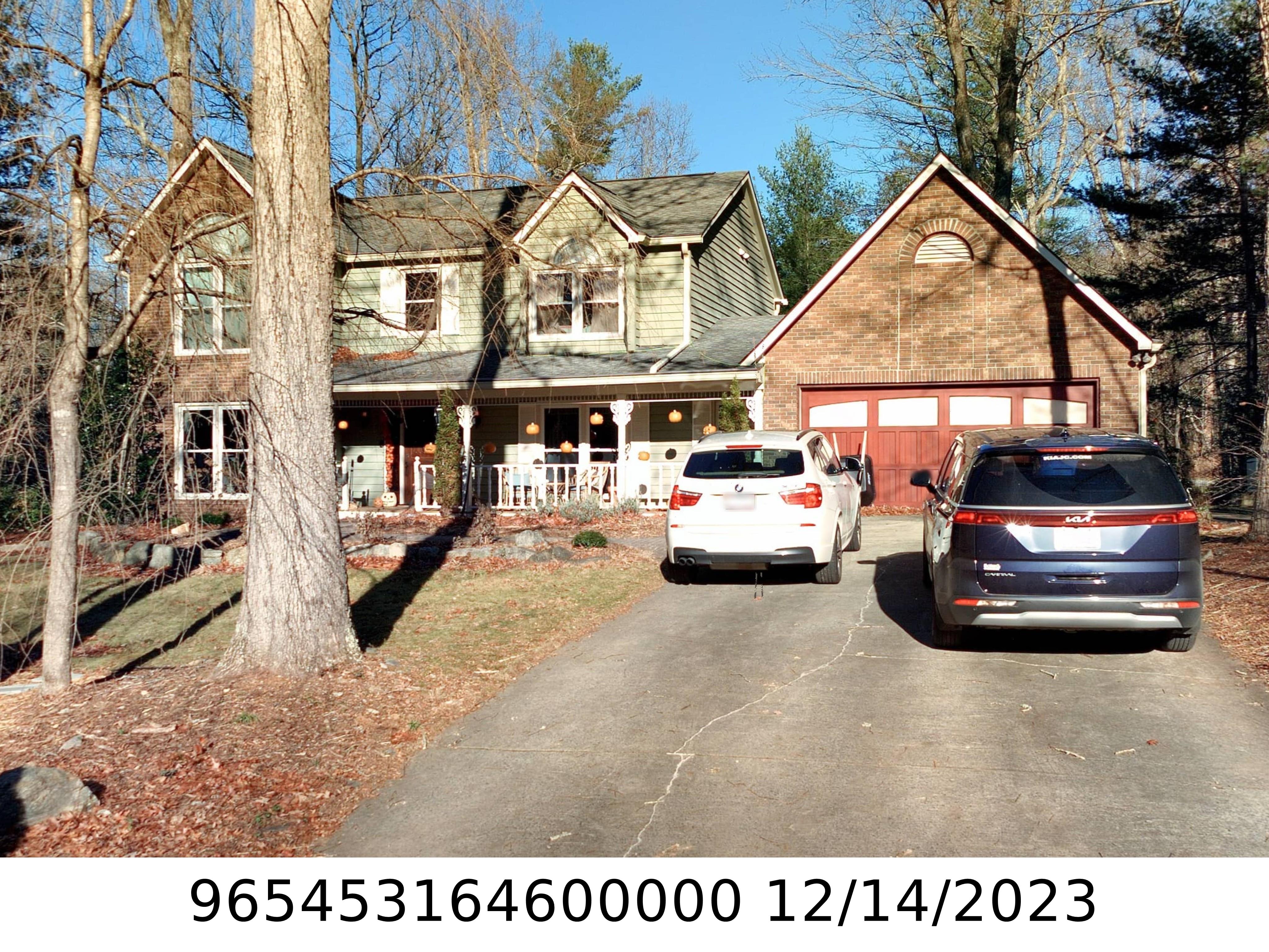 A picture of the property located at 2 QUAIL HOLLOW DR, ARDEN NC 28704.