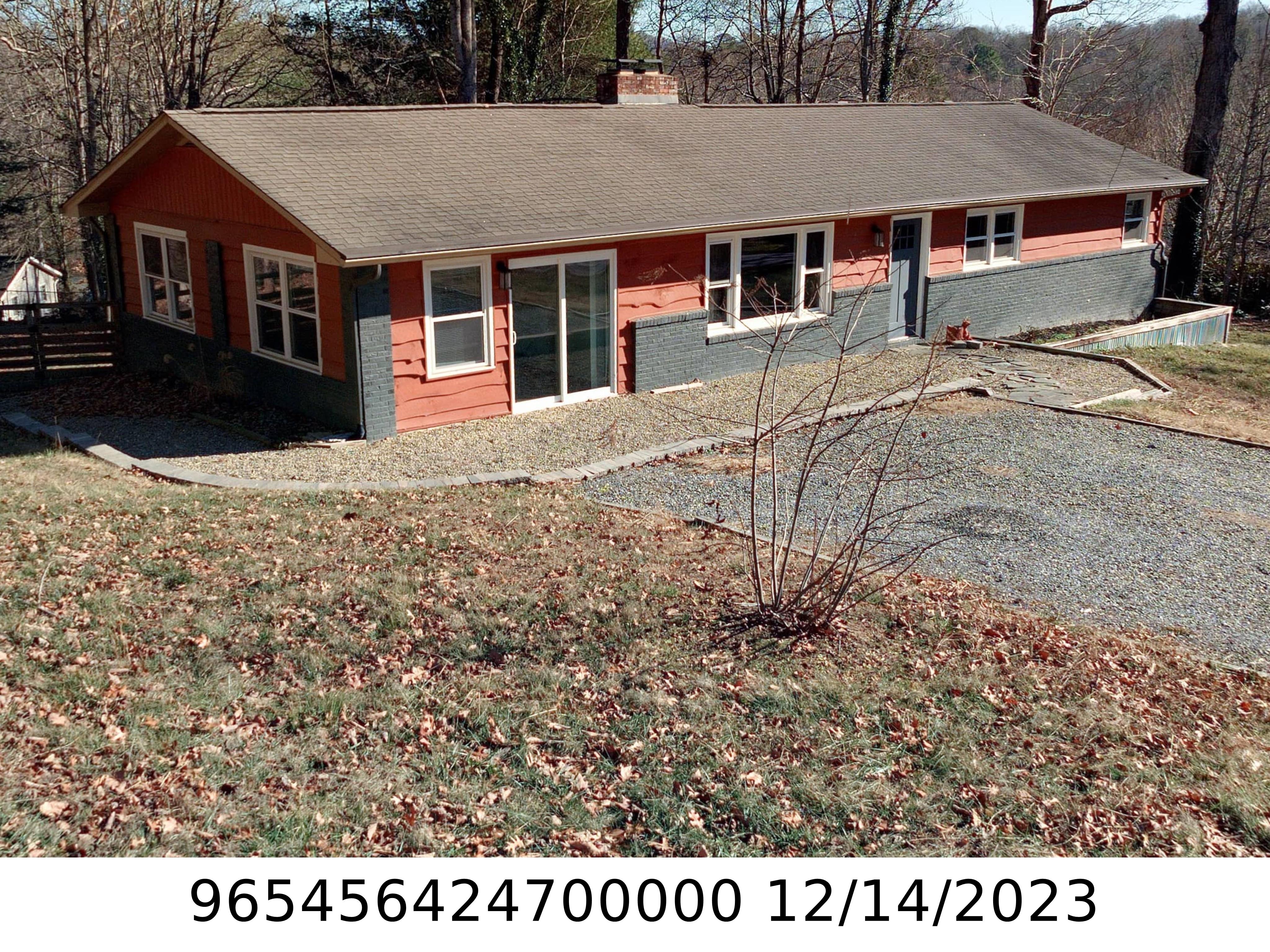 A picture of the property located at 3 MOUNT ROYAL DR, ARDEN NC 28704.