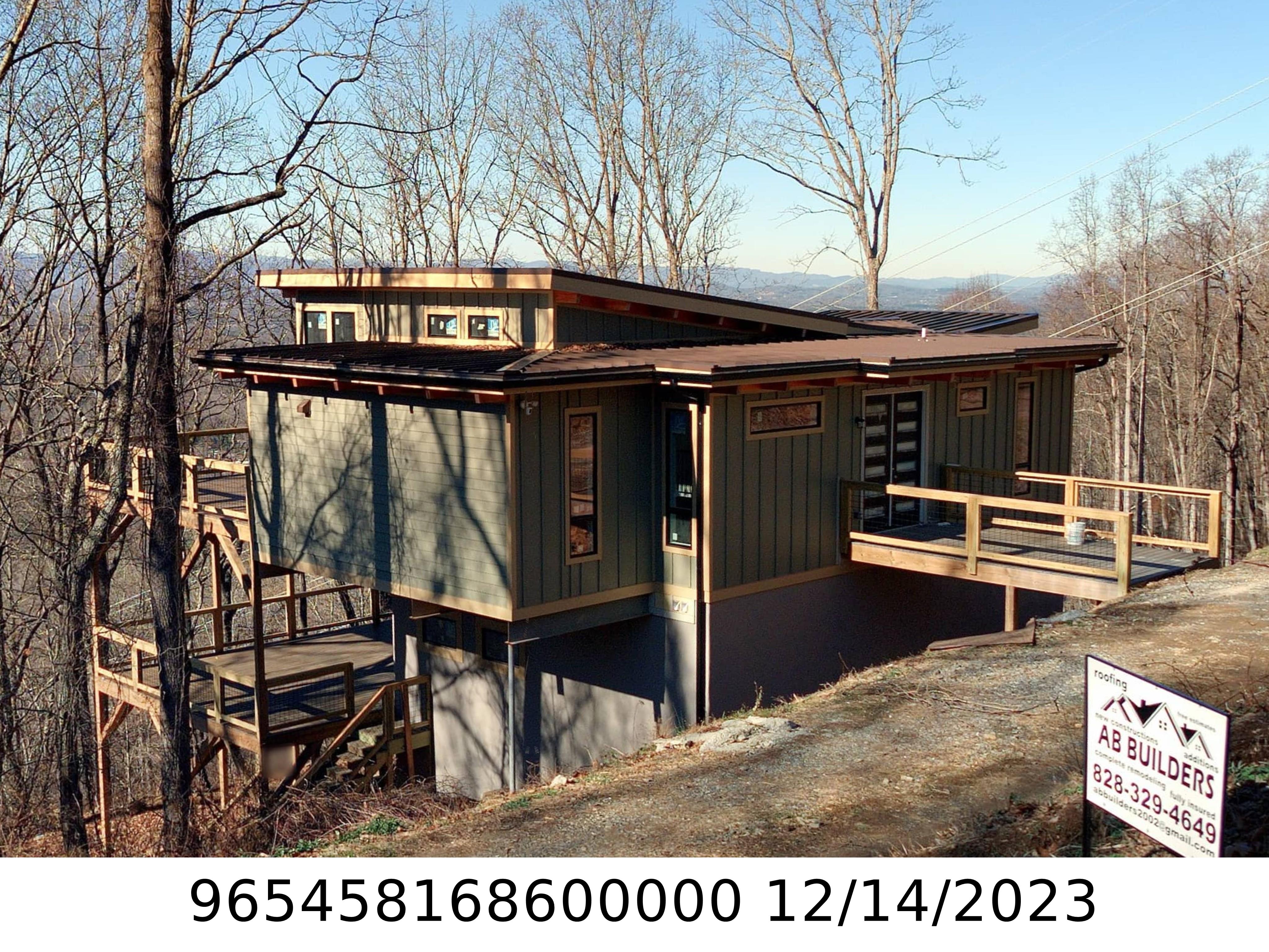 A picture of the property located at 30 CRESTWOOD DR, ARDEN NC 28704.