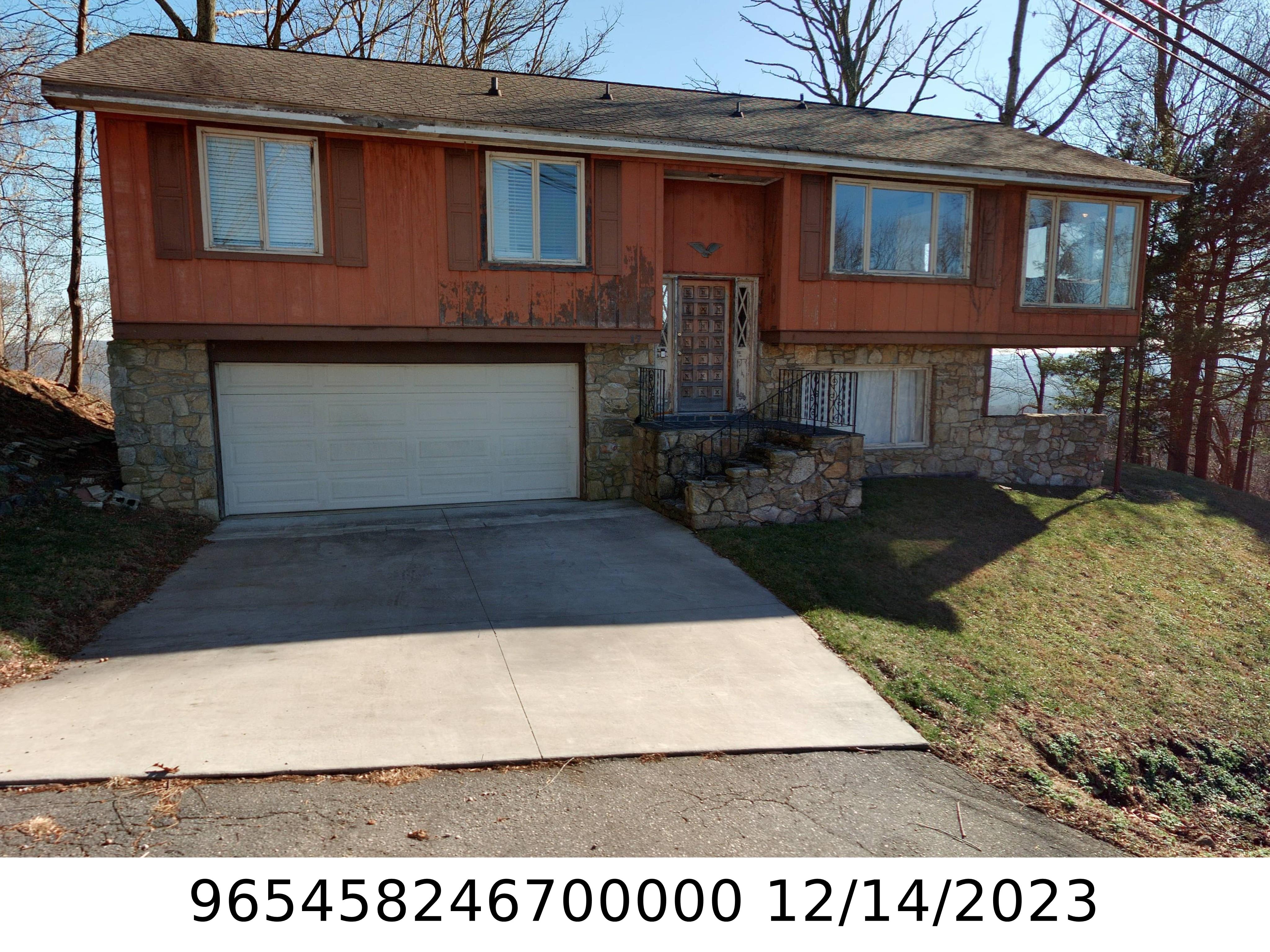 A picture of the property located at 17 CRESTWOOD DR, ARDEN NC 28704.