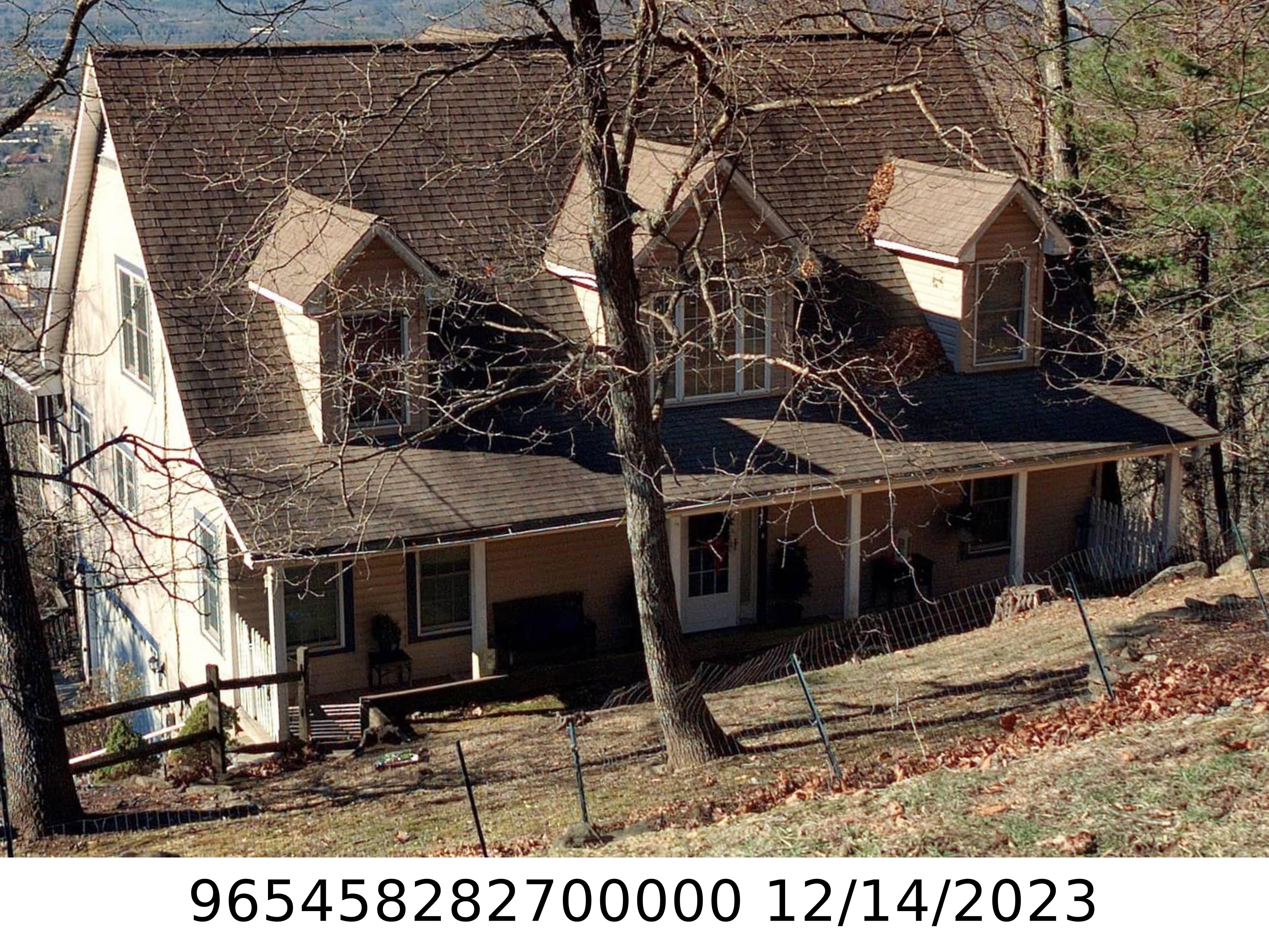 A picture of the property located at 40 CRESTWOOD DR, ARDEN NC 28704.