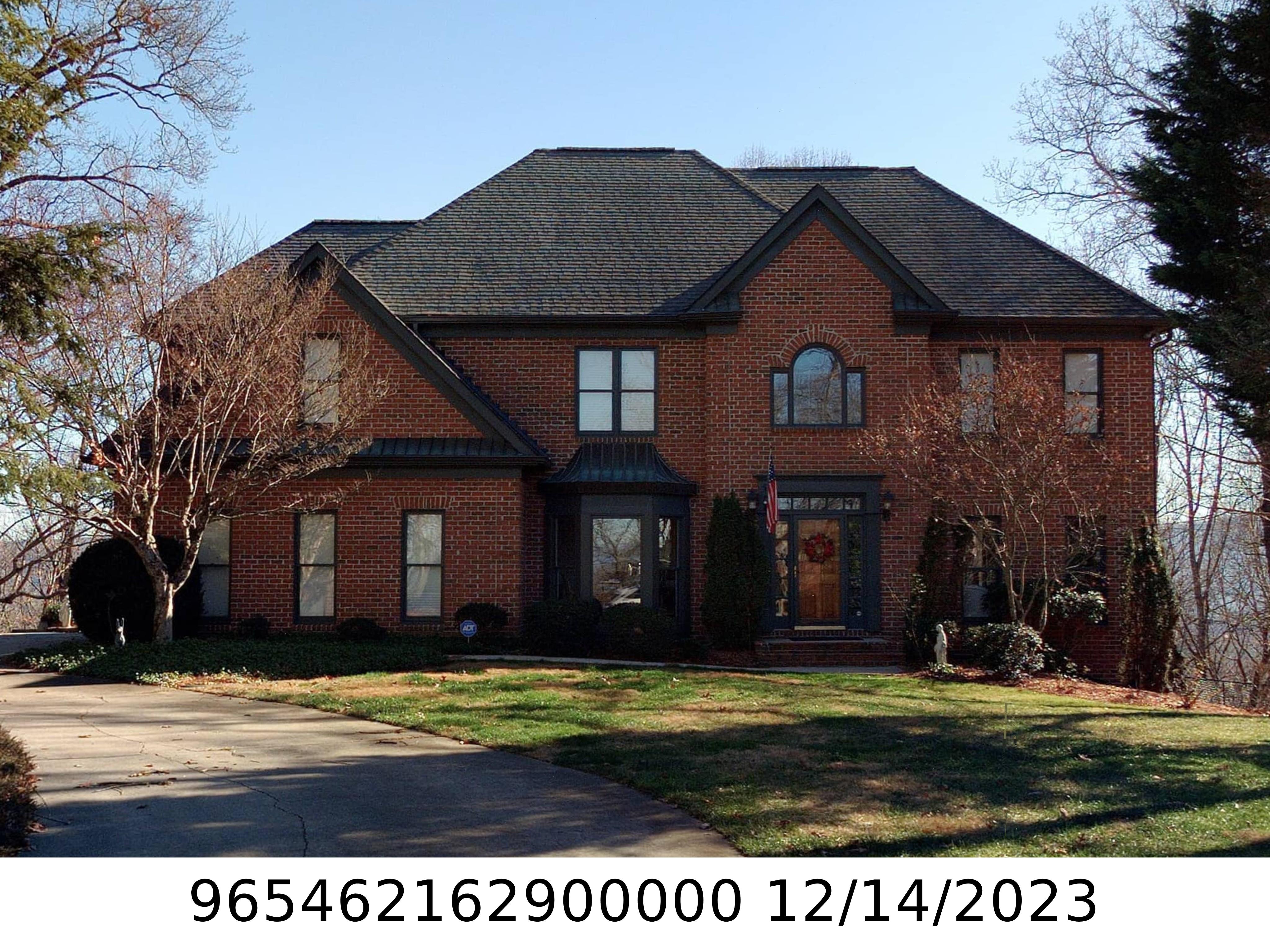 A picture of the property located at 33 GLEN COVE DR, ARDEN NC 28704.