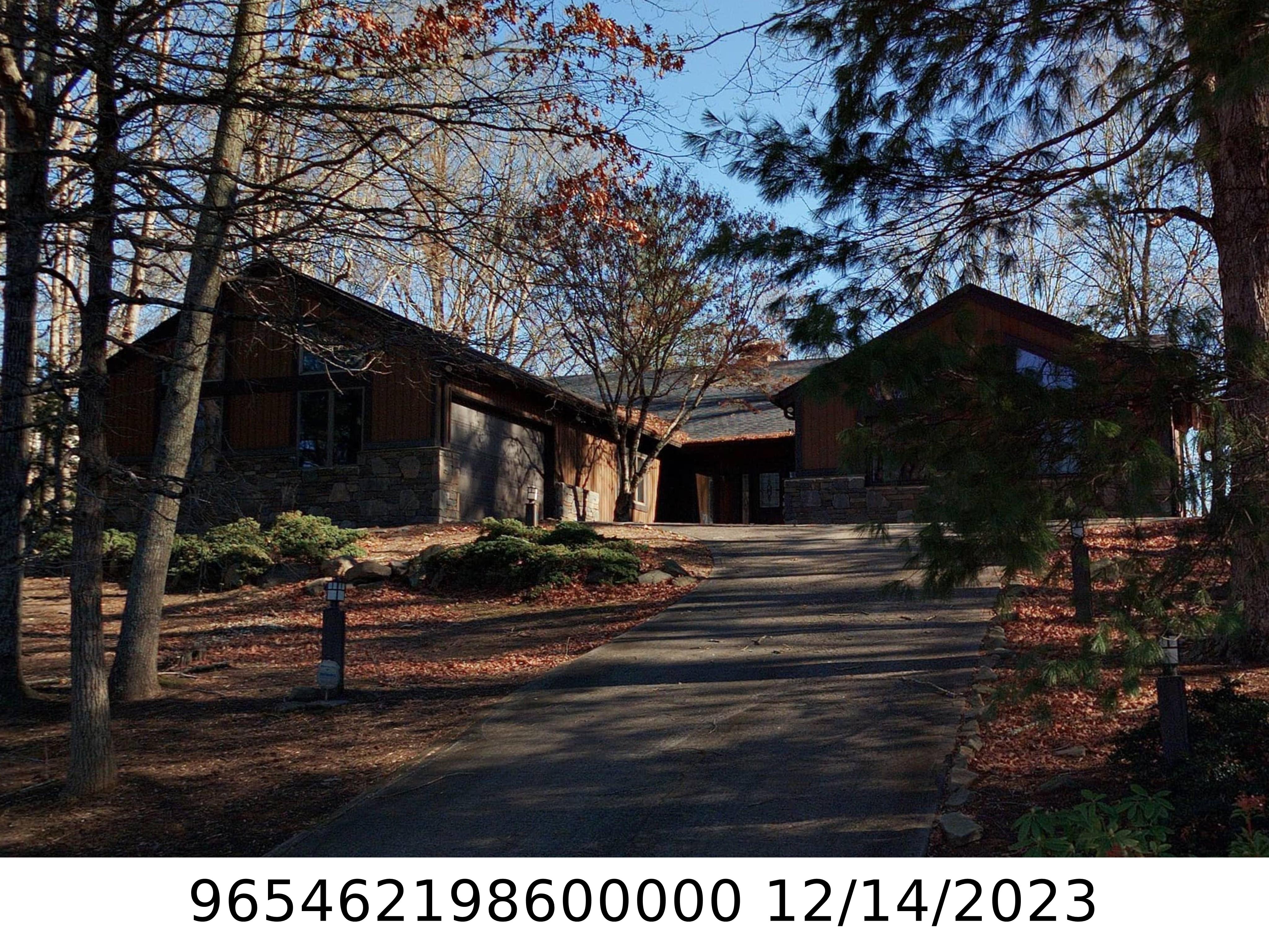 A picture of the property located at 29 GLEN COVE DR, ARDEN NC 28704.