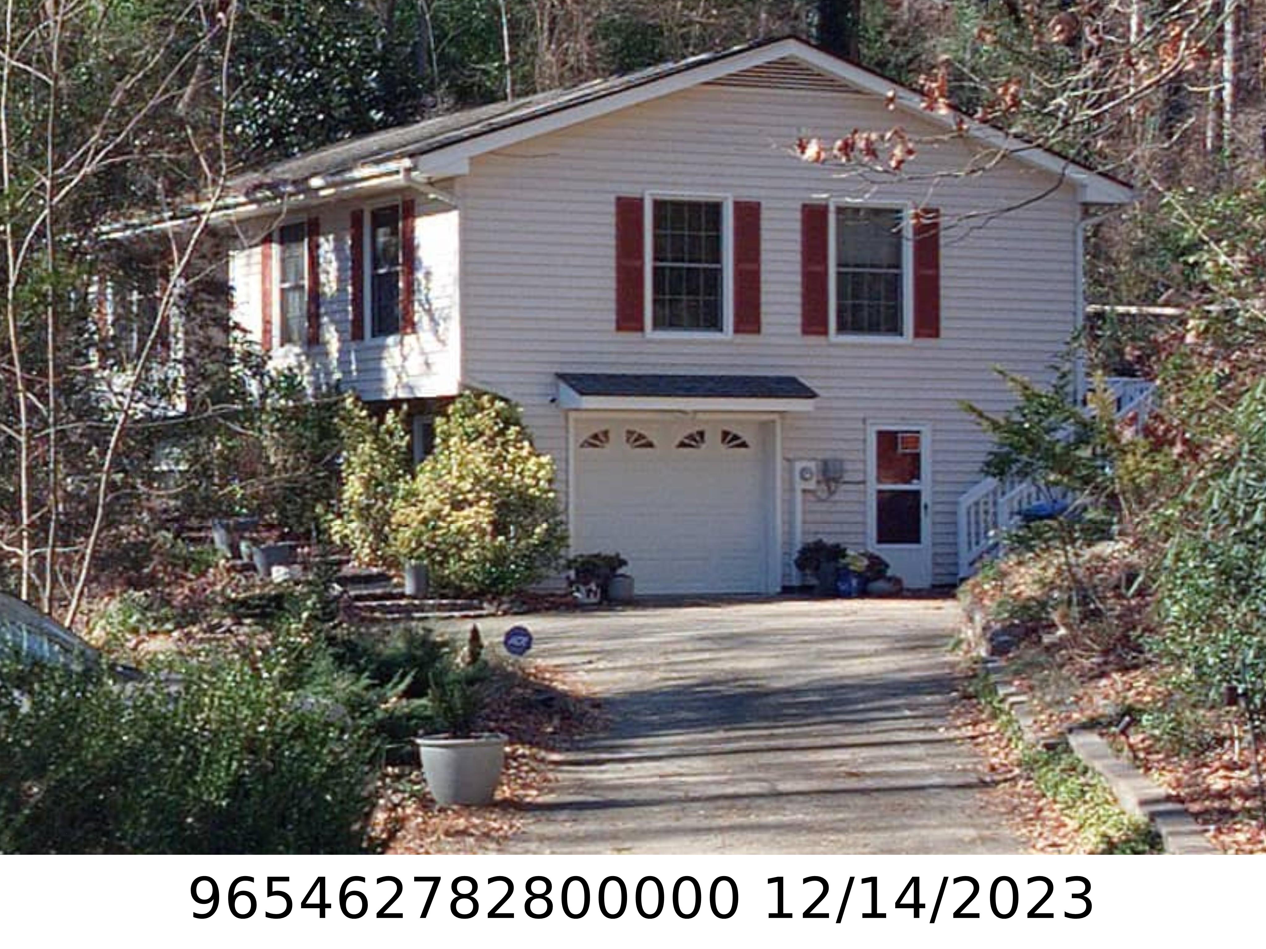 A picture of the property located at 27 WOODMERE DR, ARDEN NC 28704.