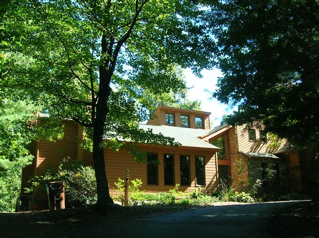 A picture of the property located at 27 GLEN COVE DR, ARDEN NC 28704.