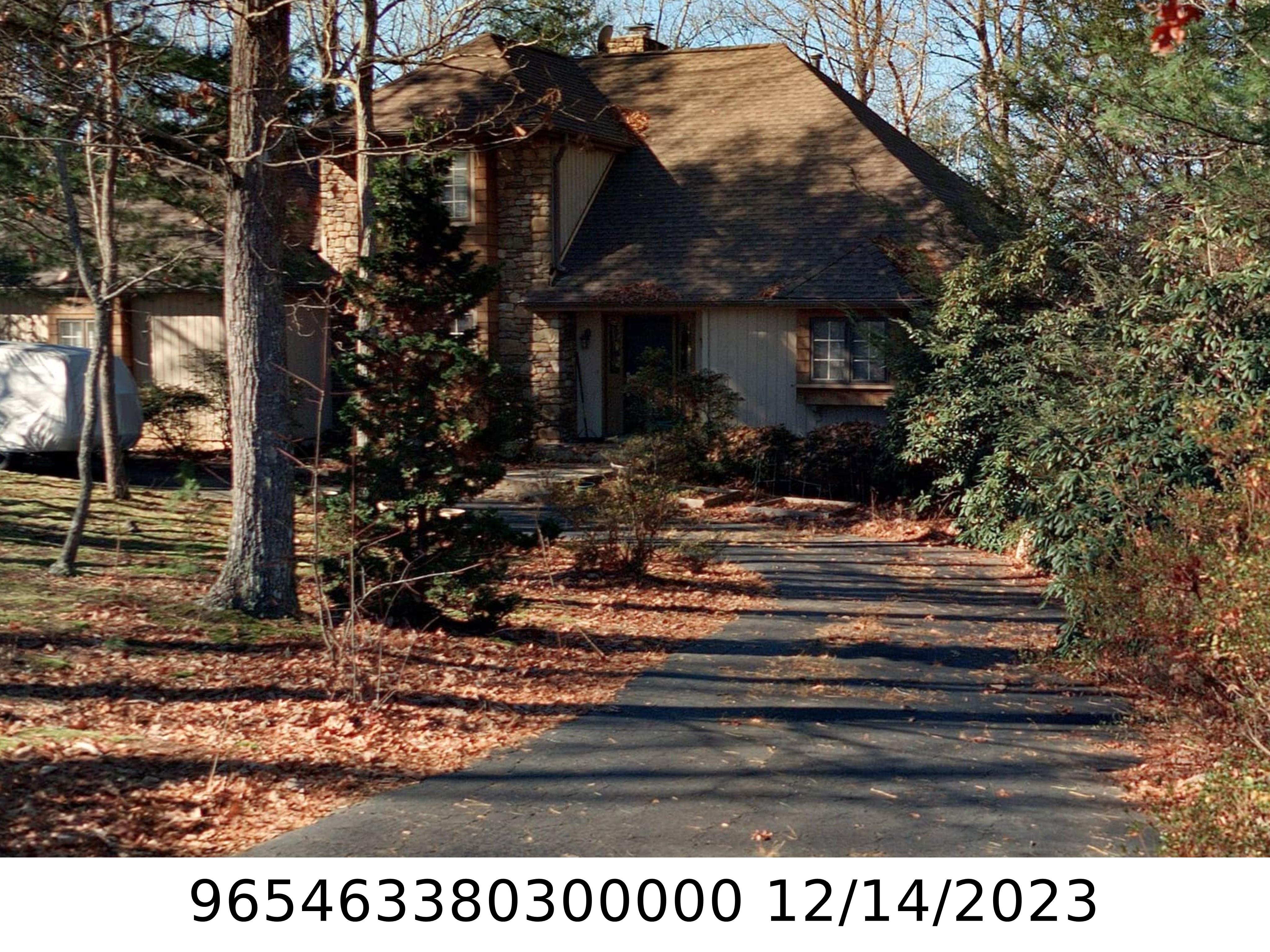 A picture of the property located at 16 GLEN COVE DR, ARDEN NC 28704.