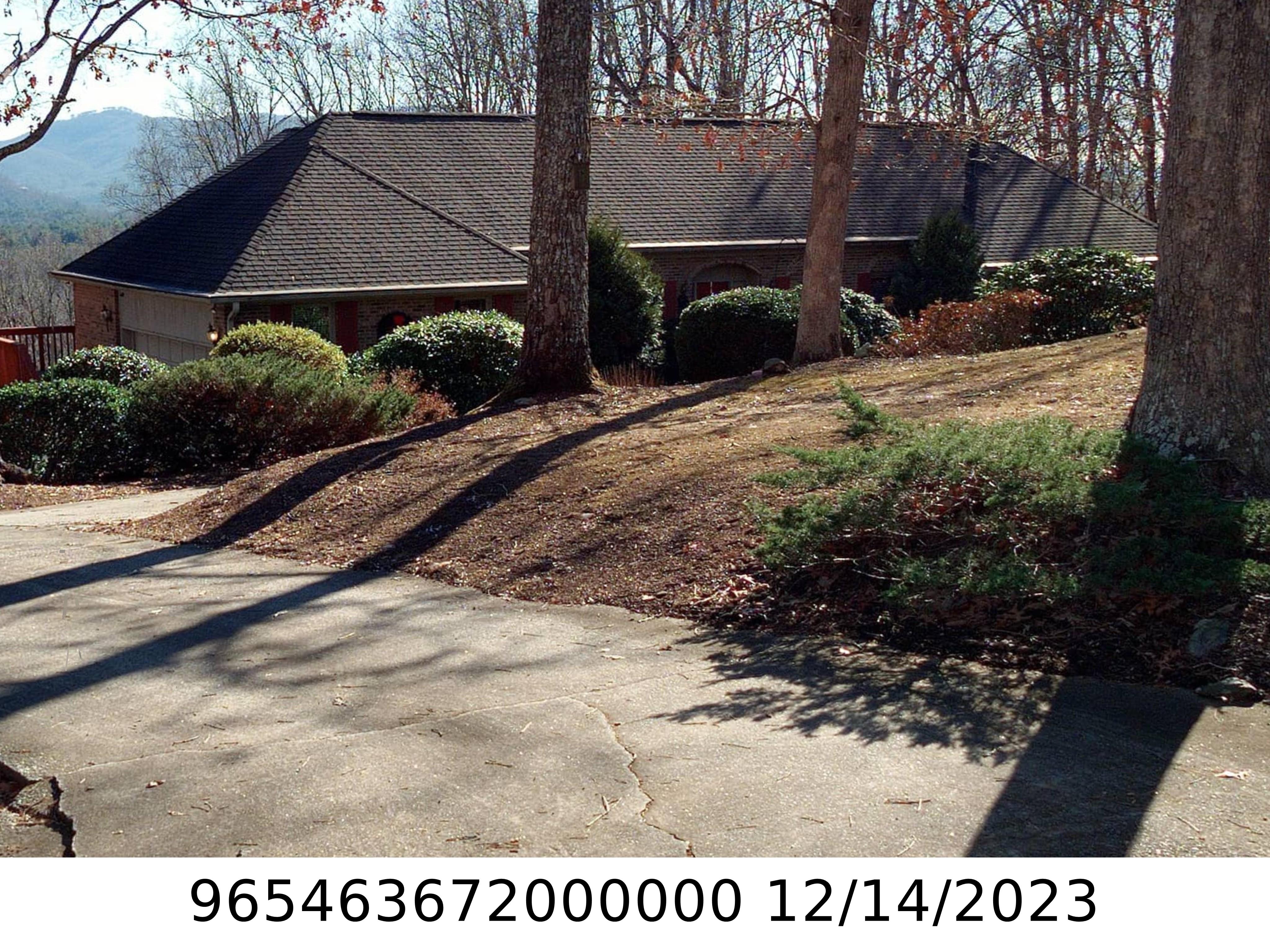 A picture of the property located at 15 GLEN COVE DR, ARDEN NC 28704.