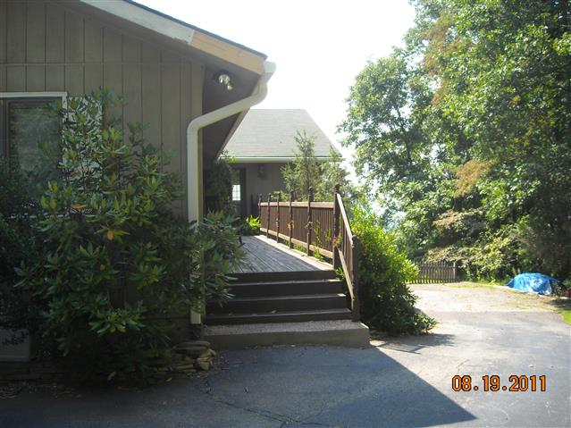 A picture of the property located at 175 RHODODENDRON DR, ARDEN NC 28704.