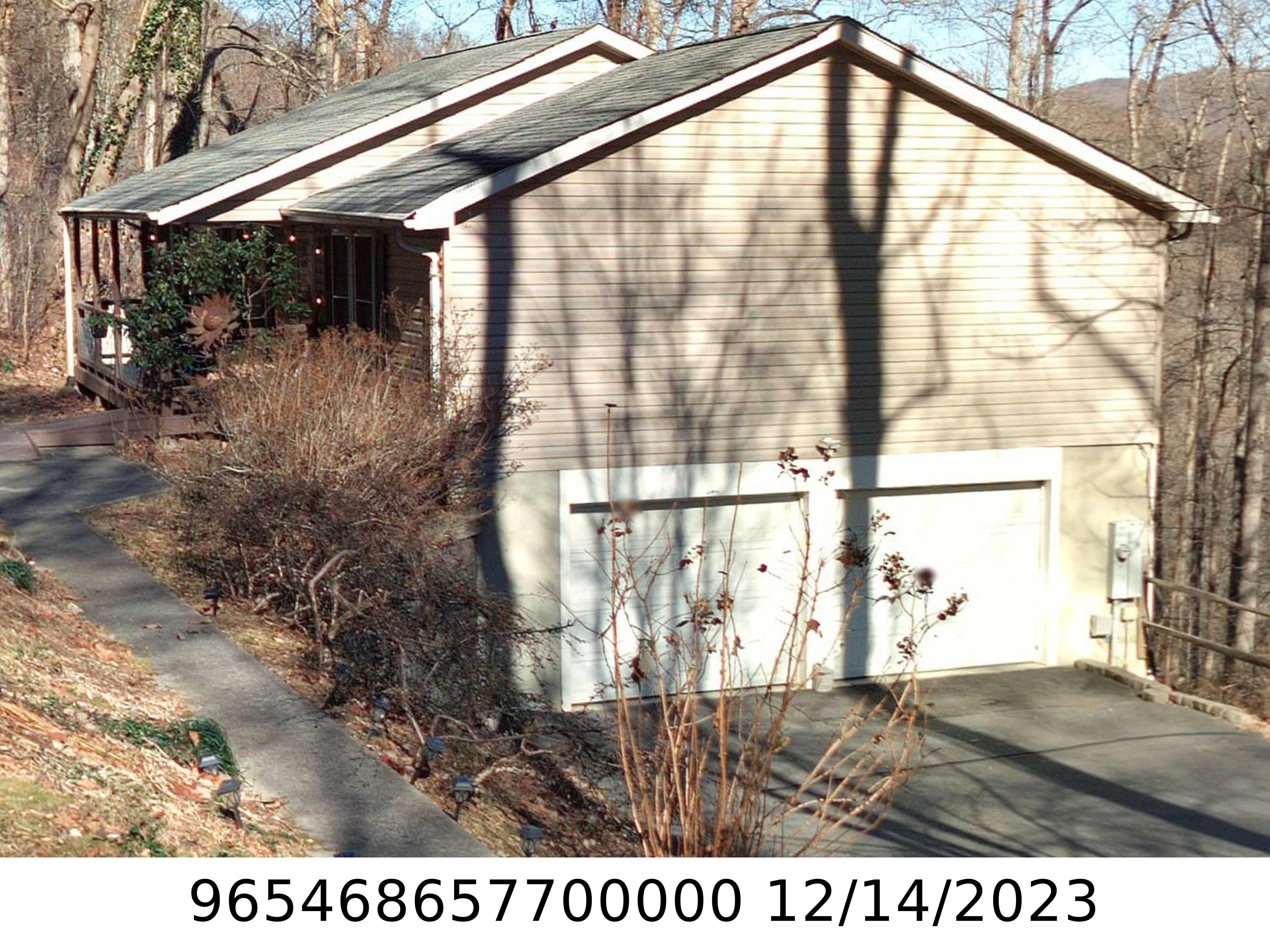 A picture of the property located at 190 MOUNT ROYAL DR, ARDEN NC 28704.