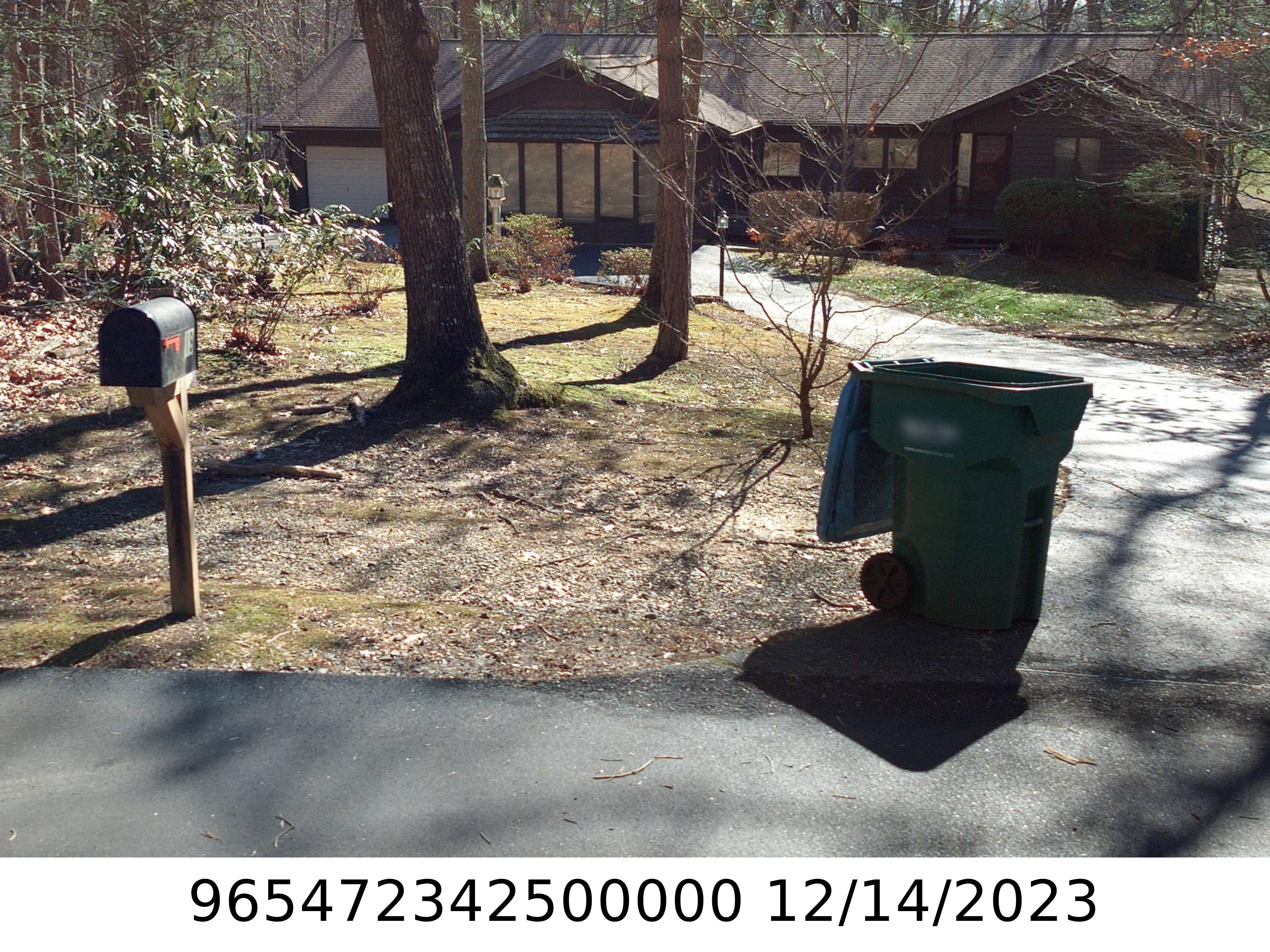A picture of the property located at 19 WOODMERE DR, ARDEN NC 28704.