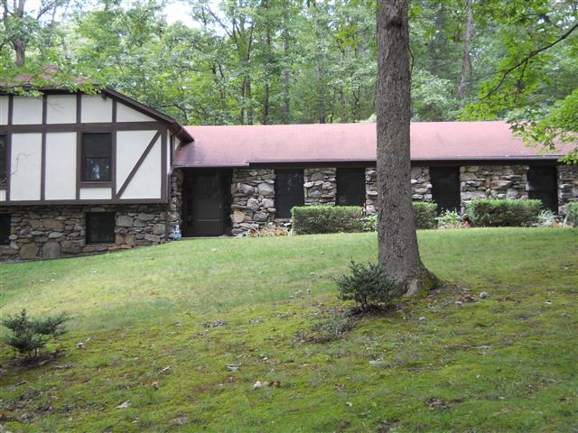 A picture of the property located at 6 WOODMERE DR, ARDEN NC 28704.