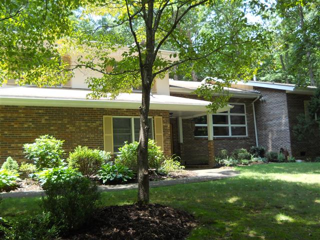 A picture of the property located at 2 WOODMERE DR, ARDEN NC 28704.