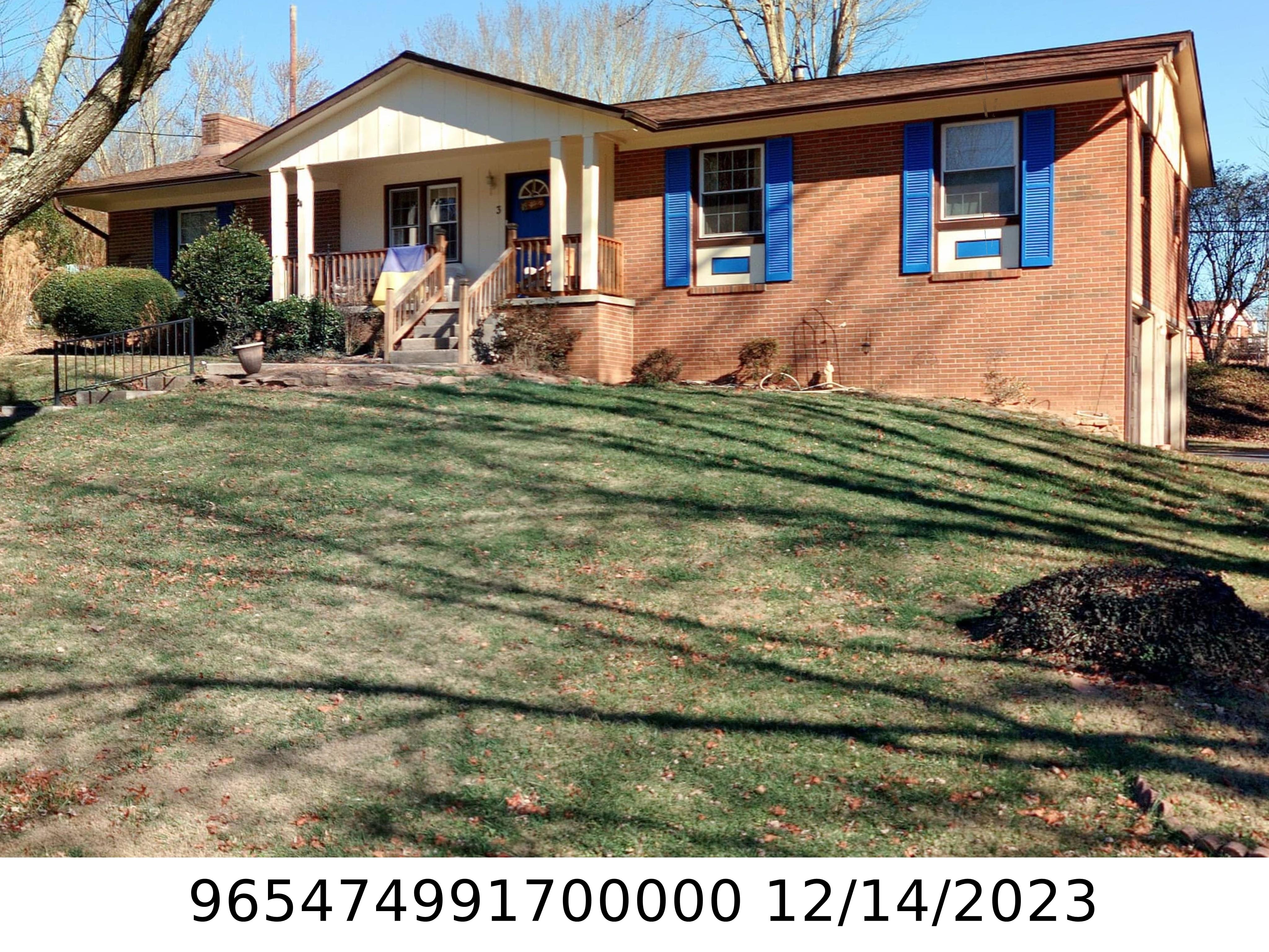 A picture of the property located at 3 OAK LEAF LN, ARDEN NC 28704.