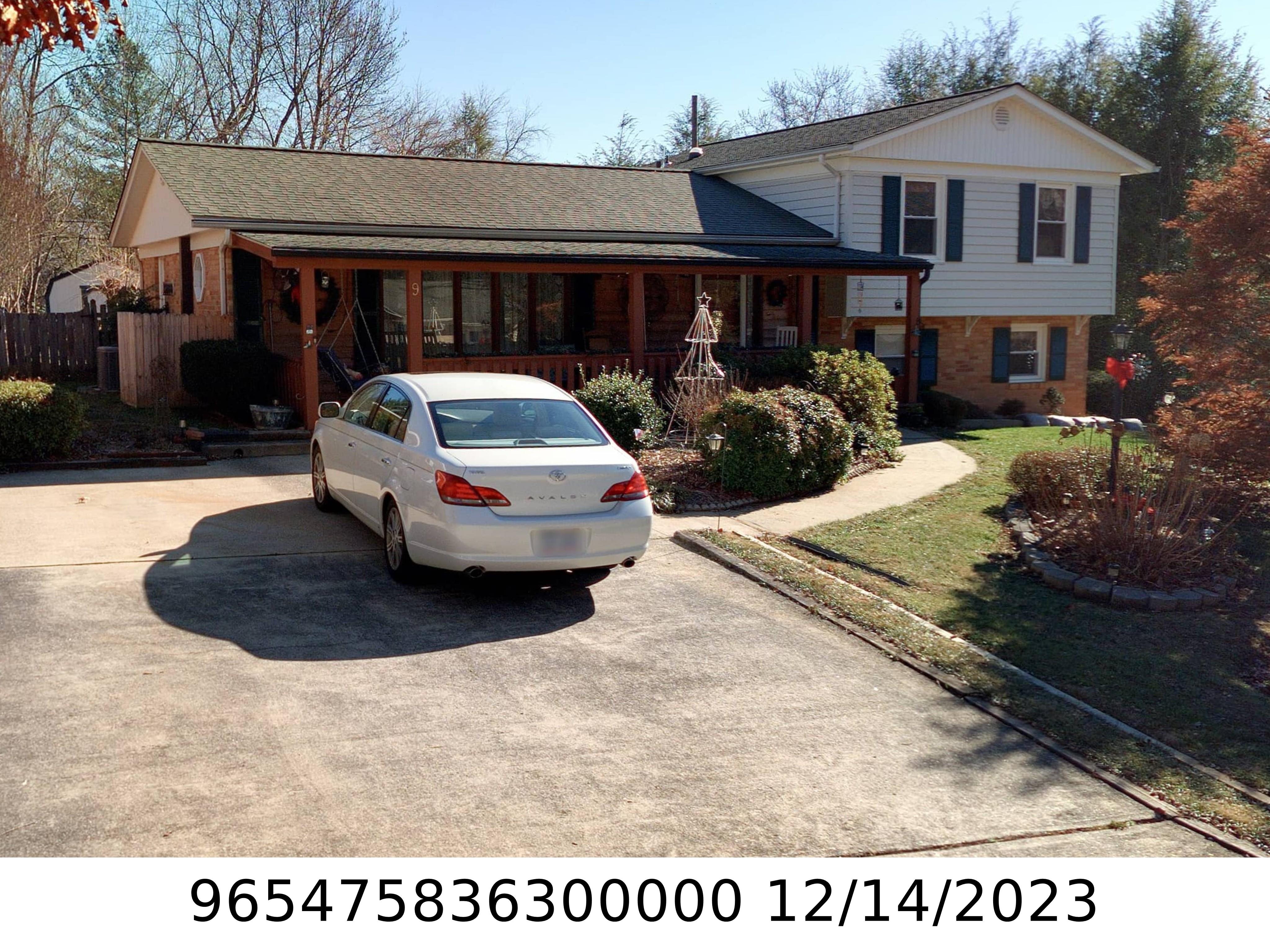 A picture of the property located at 9 OAK LEAF LN, ARDEN NC 28704.
