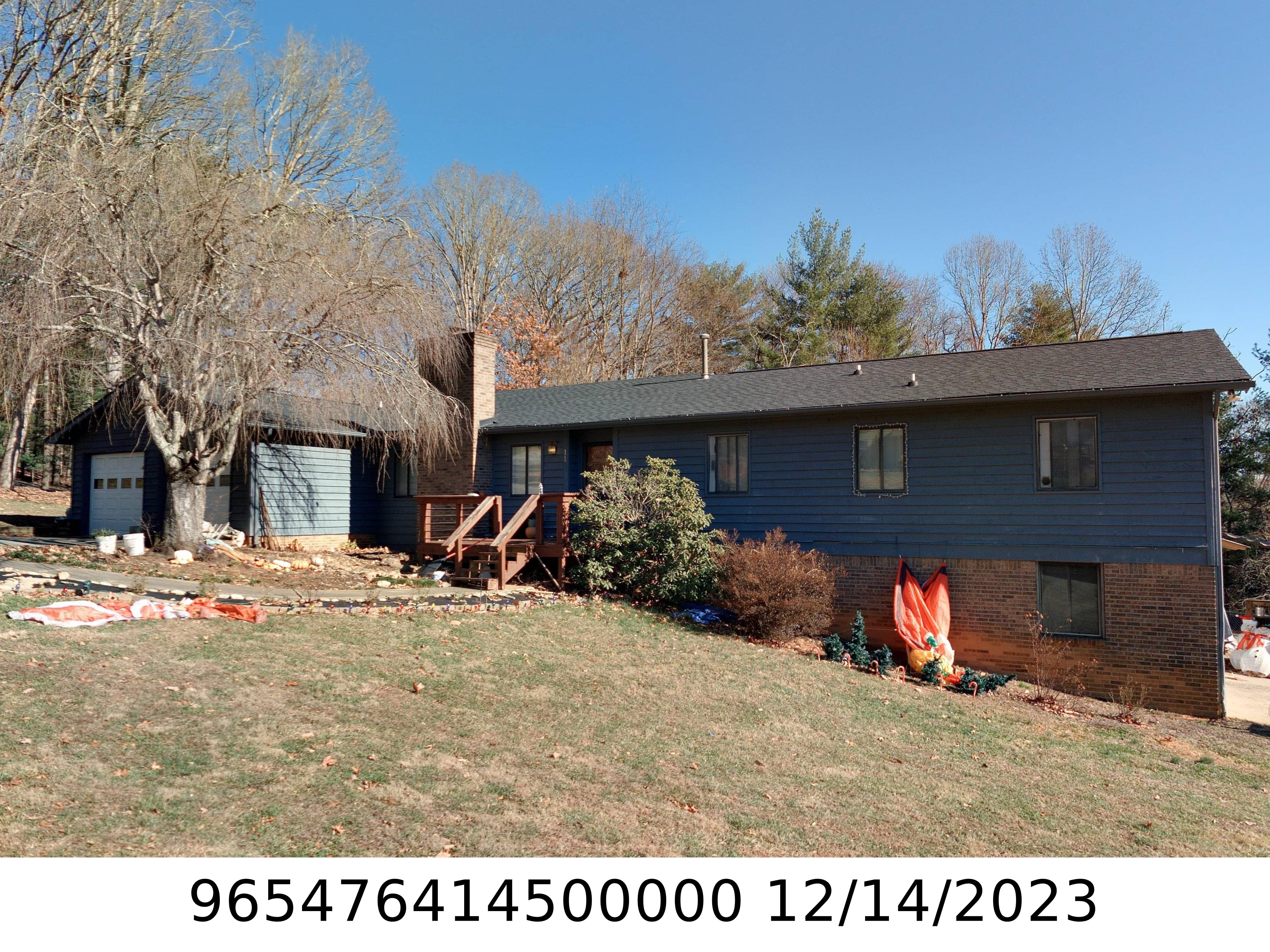 A picture of the property located at 11 HICKORY HILLS DR, ARDEN NC 28704.