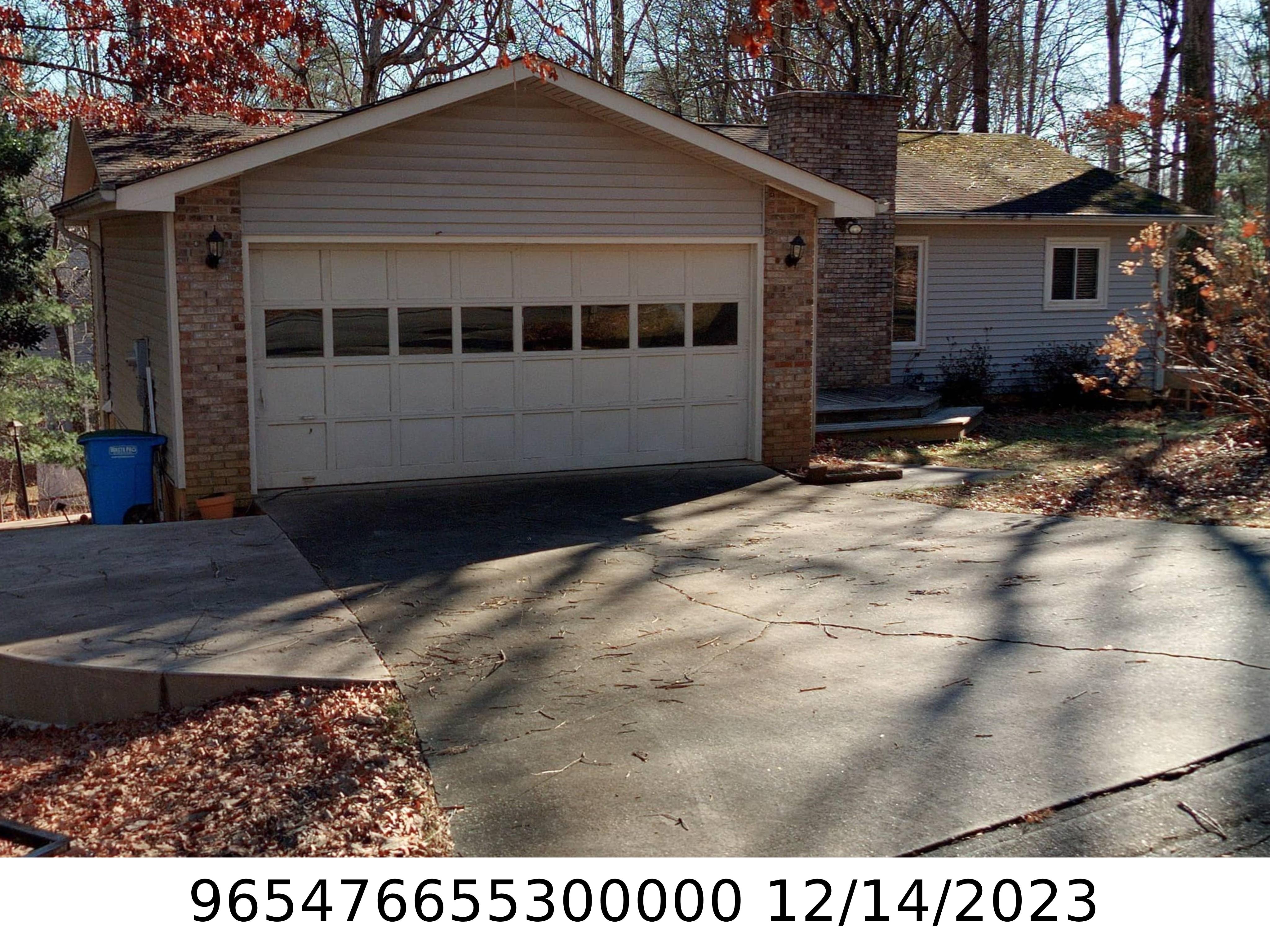A picture of the property located at 27 HICKORY HILLS DR, ARDEN NC 28704.