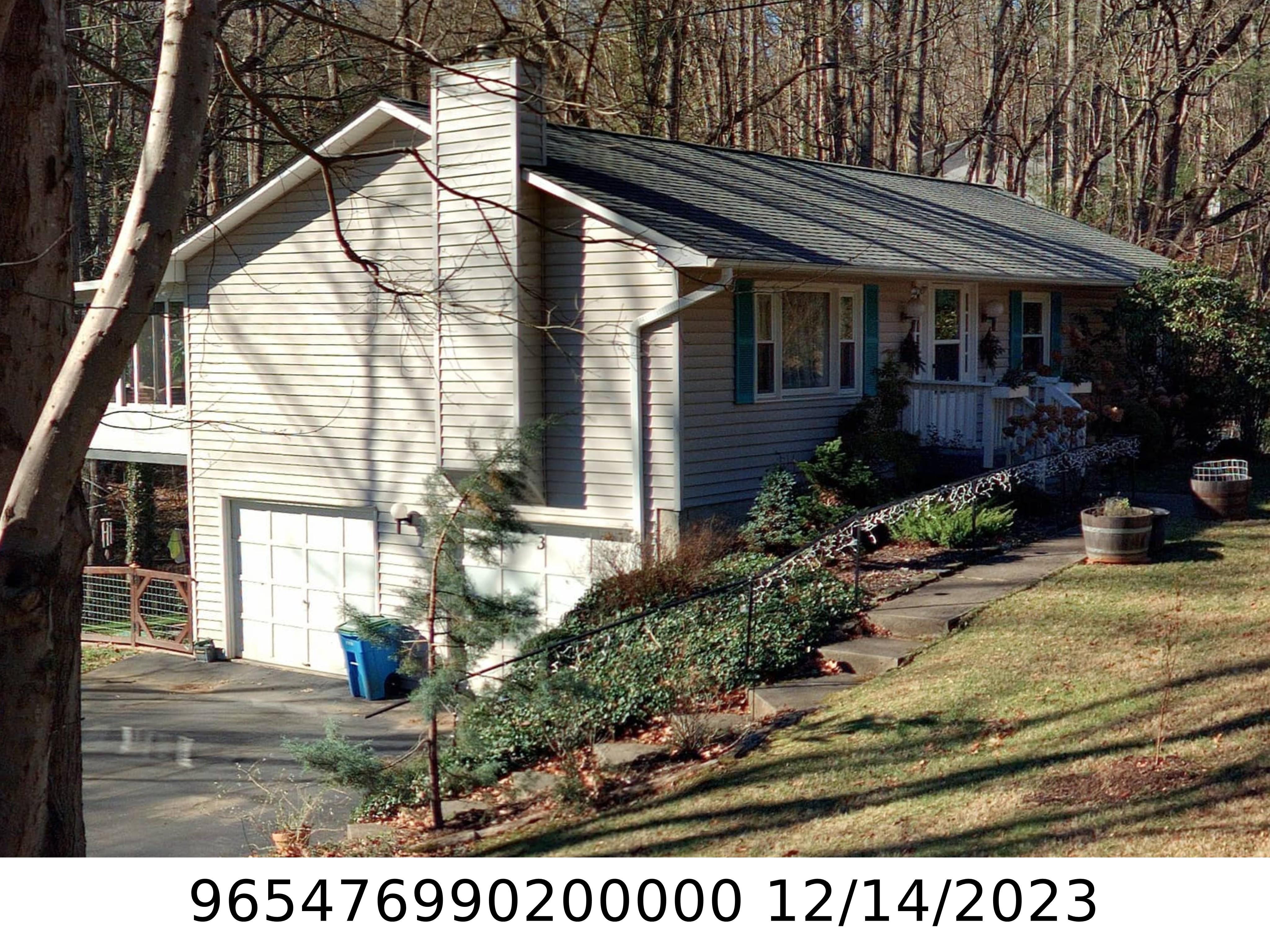 A picture of the property located at 3 WESTON LN, ARDEN NC 28704.