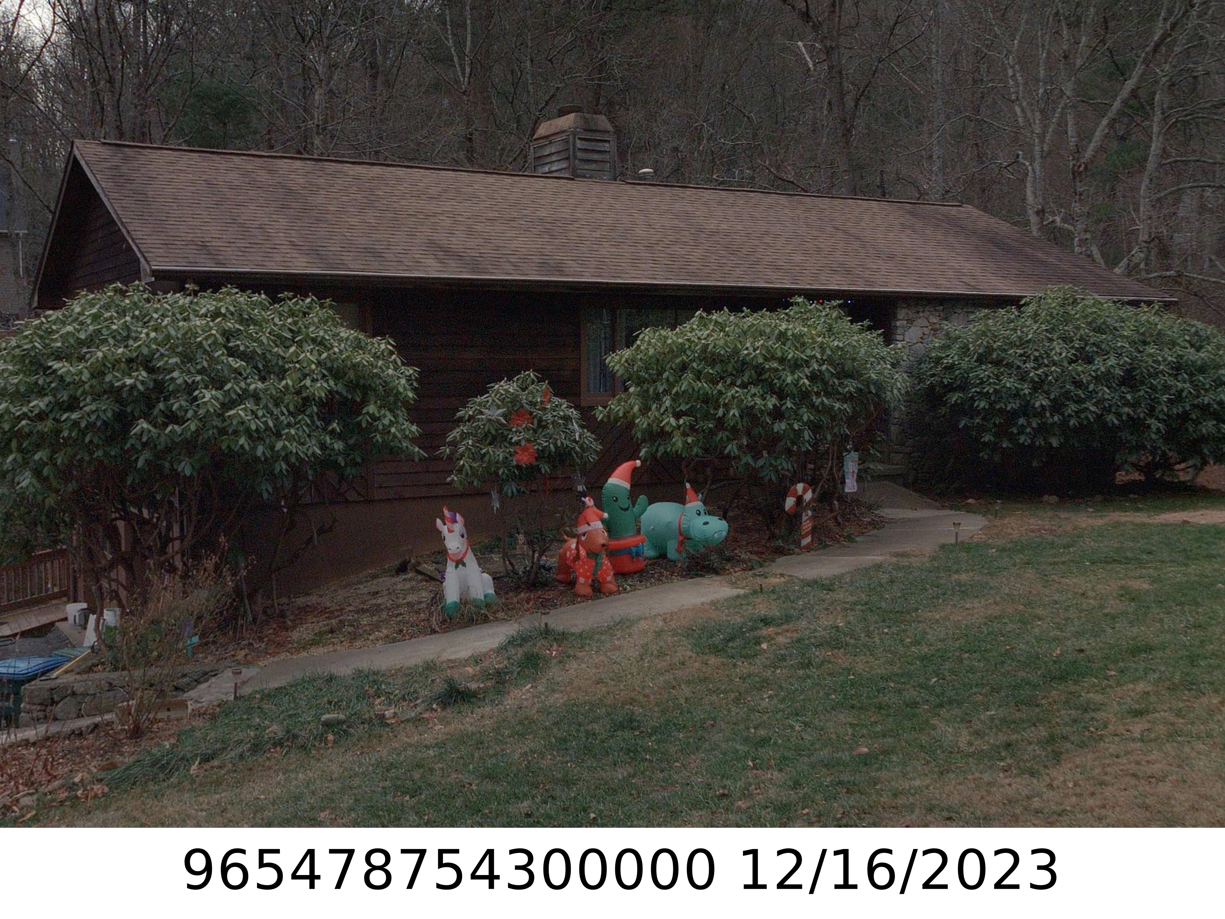 A picture of the property located at 2 MUIRFIELD CIR, ARDEN NC 28704.