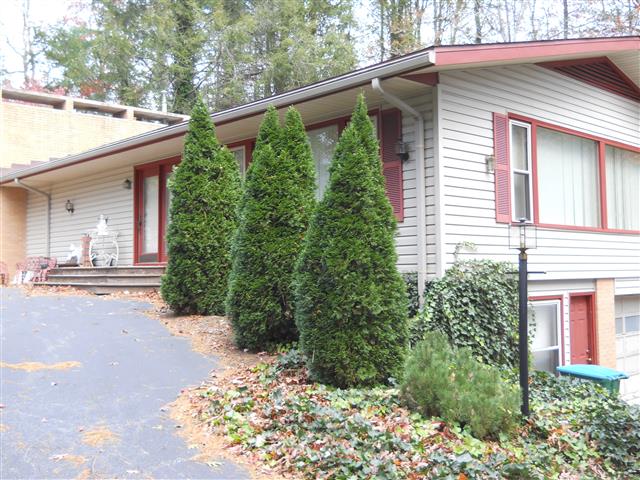 A picture of the property located at 8 ARBOR LN, ARDEN NC 28704.