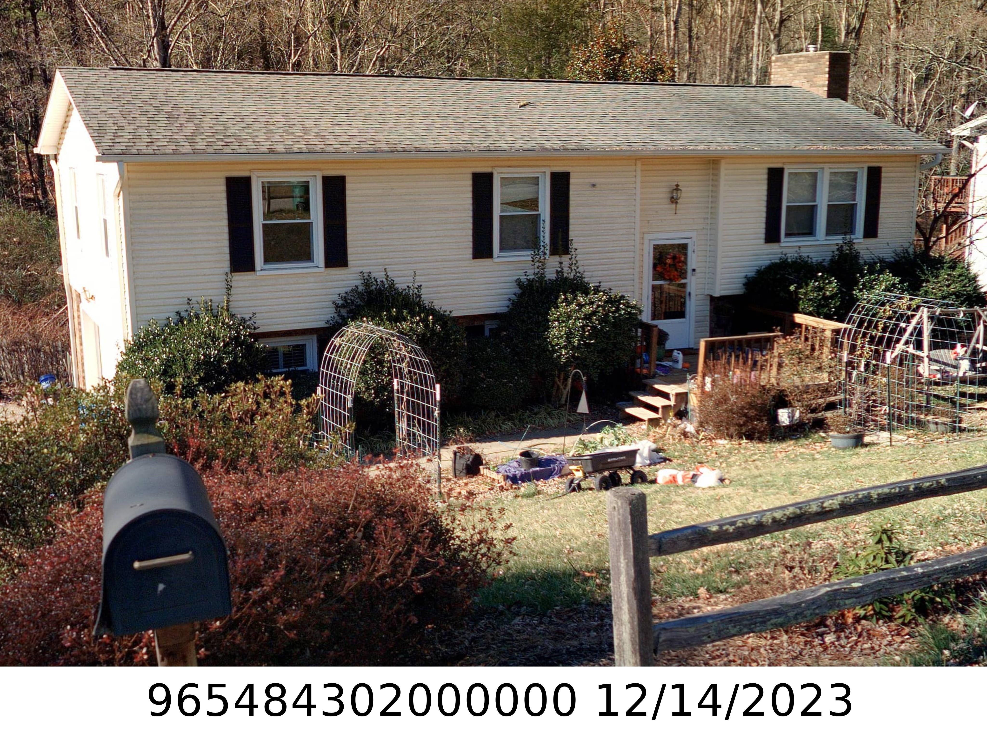 A picture of the property located at 14 FOX HOLLOW CT, ARDEN NC 28704.